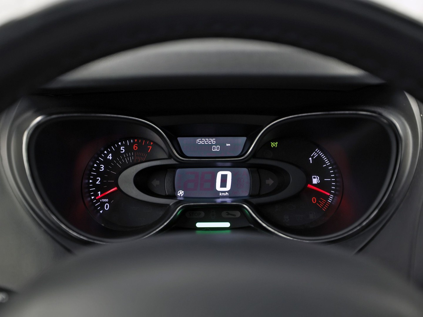 Renault Captur 1.2 TCe Initiale Paris (PANORAMADAK, NAVIGATIE, LEDER, STOELVERWARMING, CLIMATE, CAMERA, SPORTSTOELEN, GETINT GLAS, CRUISE, NIEUWSTAAT)