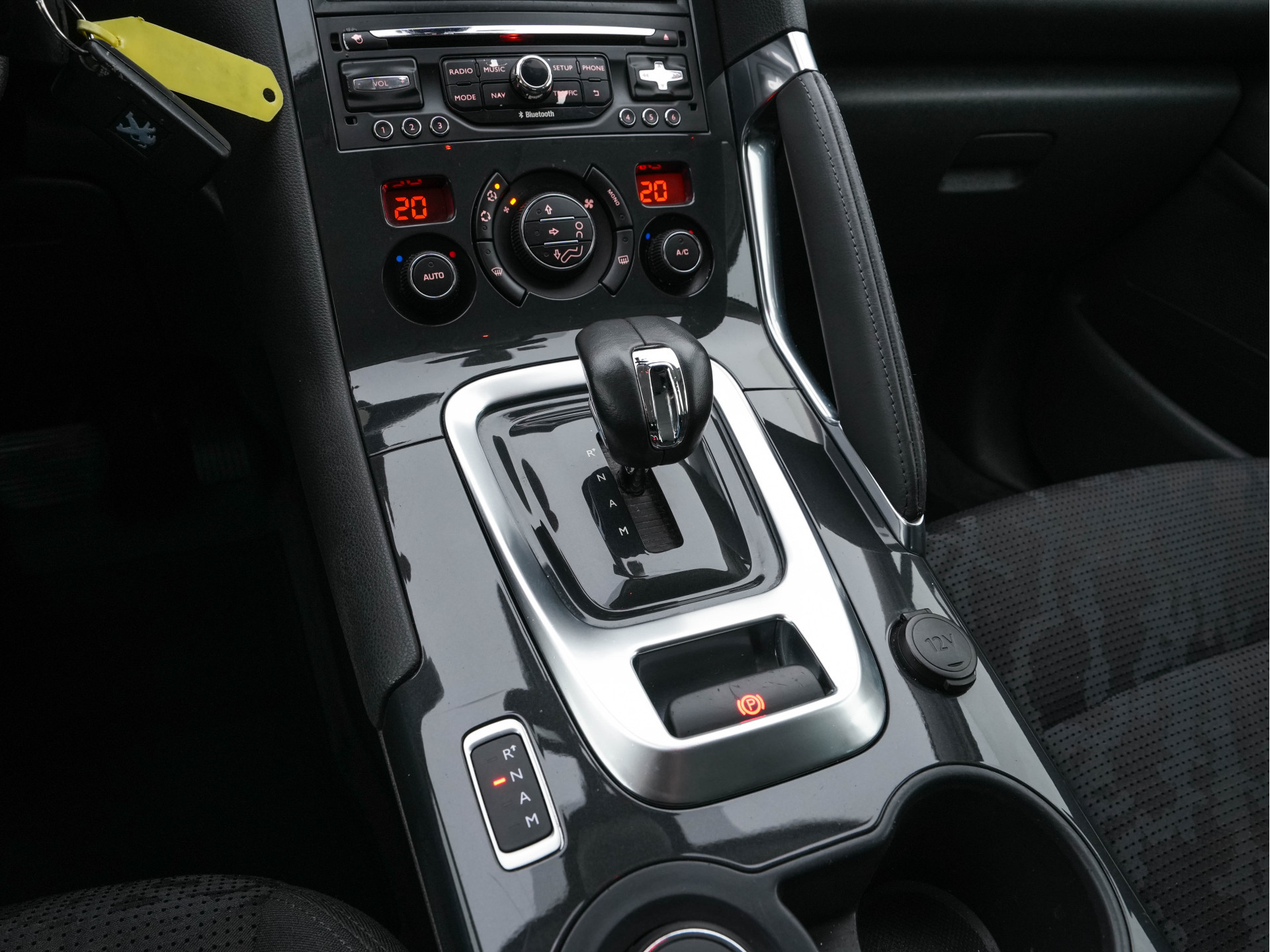 Peugeot 3008 2.0 HDiF HYbrid4 Aut. *NAVI-FULLMAP | COMFORT-SEATS | ECC | SHIFT-PADDLES | PDC | CRUISE | 16''ALU*