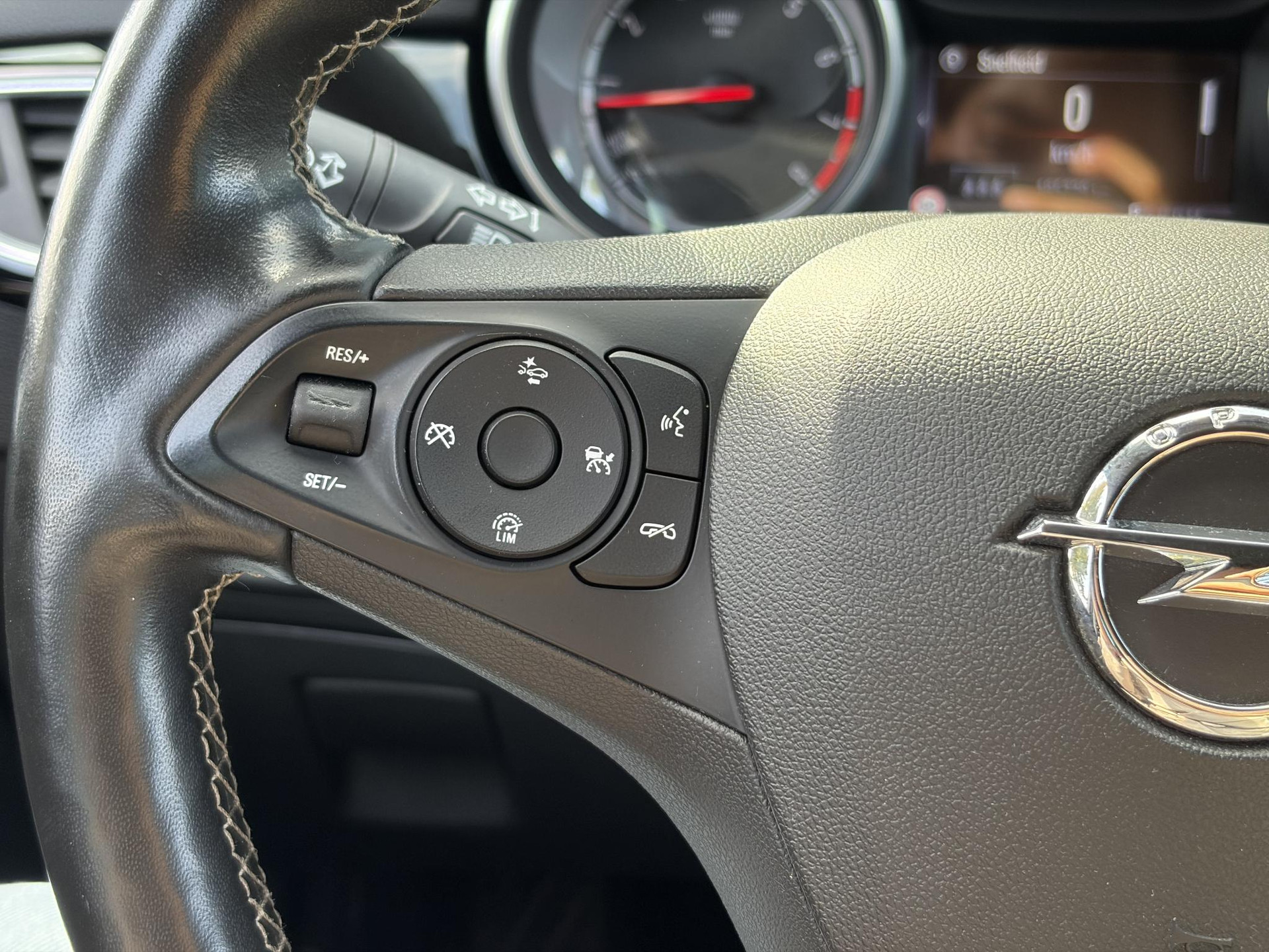 Opel Astra Sports Tourer 1.4 Business Executive ✓2 Eigenaar✓Camera✓Navi✓Trekhaakt✓Carplay✓Stoelverw✓Stuurverw✓Automaat✓Dealer Onderhouden✓Keyless✓Clima✓Cruise✓Pdc V+A✓Halfleder✓Comfortstoelen✓150pk✓Rijstrooksensor✓Dodehoeksensor✓Elekt Stoelen✓Lm velgen✓N.