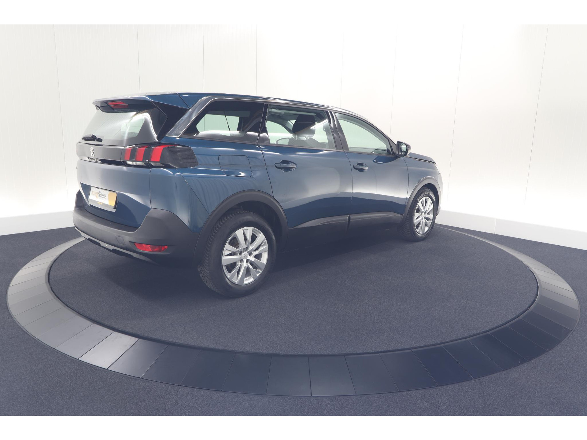 Peugeot 5008 PureTech 130 EAT8 Active Pack | 7 Zitplaatsen | Apple Carplay | Parkeersensoren | Navigatie