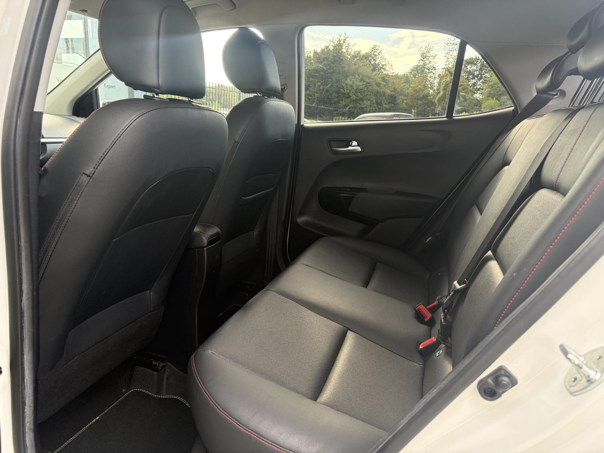 Kia Picanto 1.0 T-GDI GT-Line ✓102pk✓Draadloze telefoonlader✓Carplay✓2e Eigenaar✓Keyless✓Camera✓Stoelverw-Stuurverw✓Leder✓Navi✓Airco✓Cruise✓Lm velgen✓Pdc✓N.A.P✓Net beurt gehad✓Apk tot 09-2027