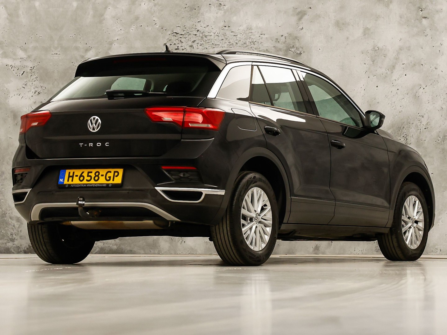 Volkswagen T-Roc 1.0 TSI Sport (APPLE CARPLAY, GROOT NAVI, CLIMATE, STOELVERWARMING, TREKHAAK, SPORTSTOELEN, PARKEERSENSOREN, ADAPTIVE CRUISE, NIEUWSTAAT)