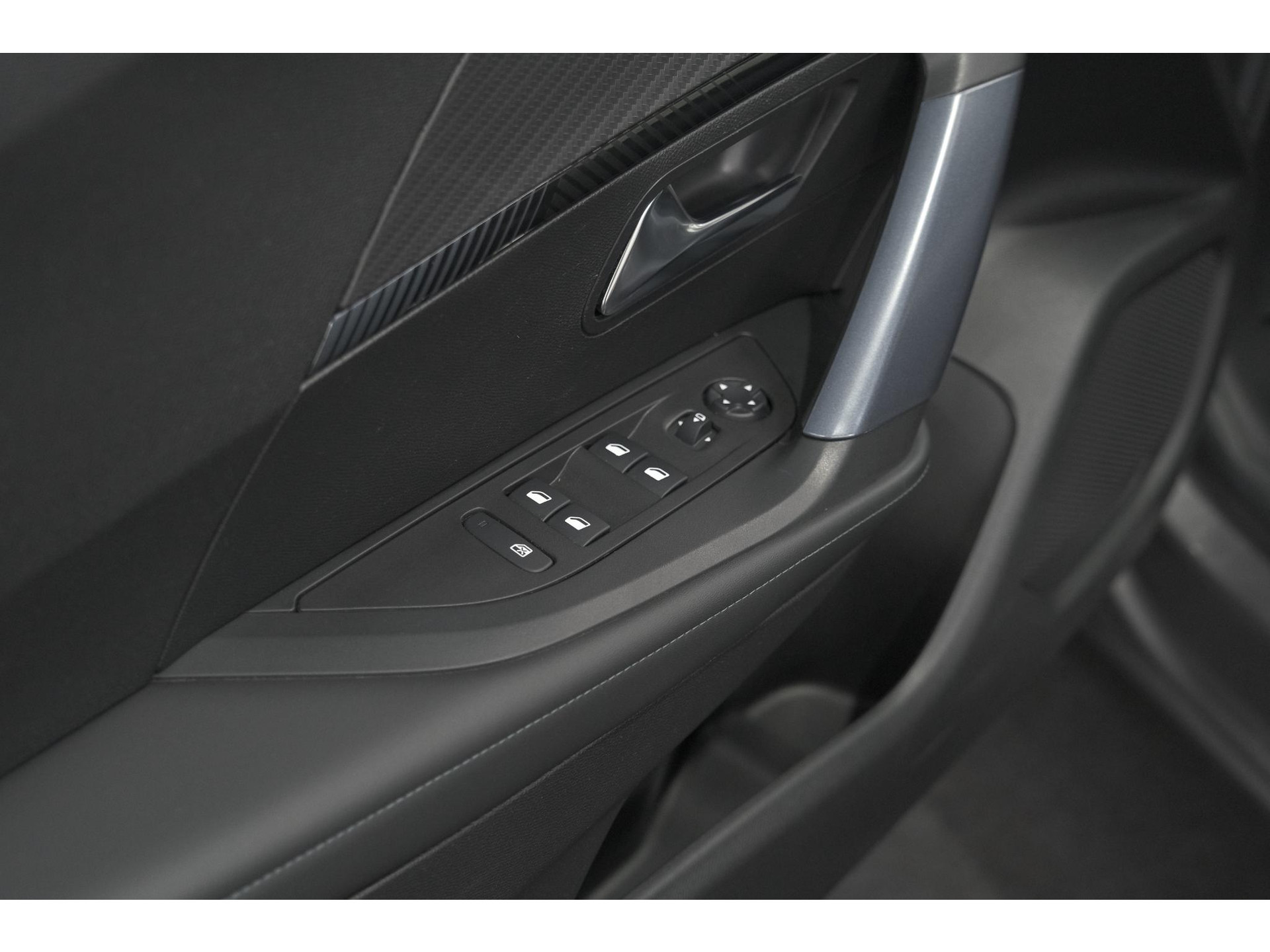 Peugeot 2008 PureTech 130 Allure | Camera | Stoelverwarming | Apple Carplay | Parkeersensoren voor + Achter