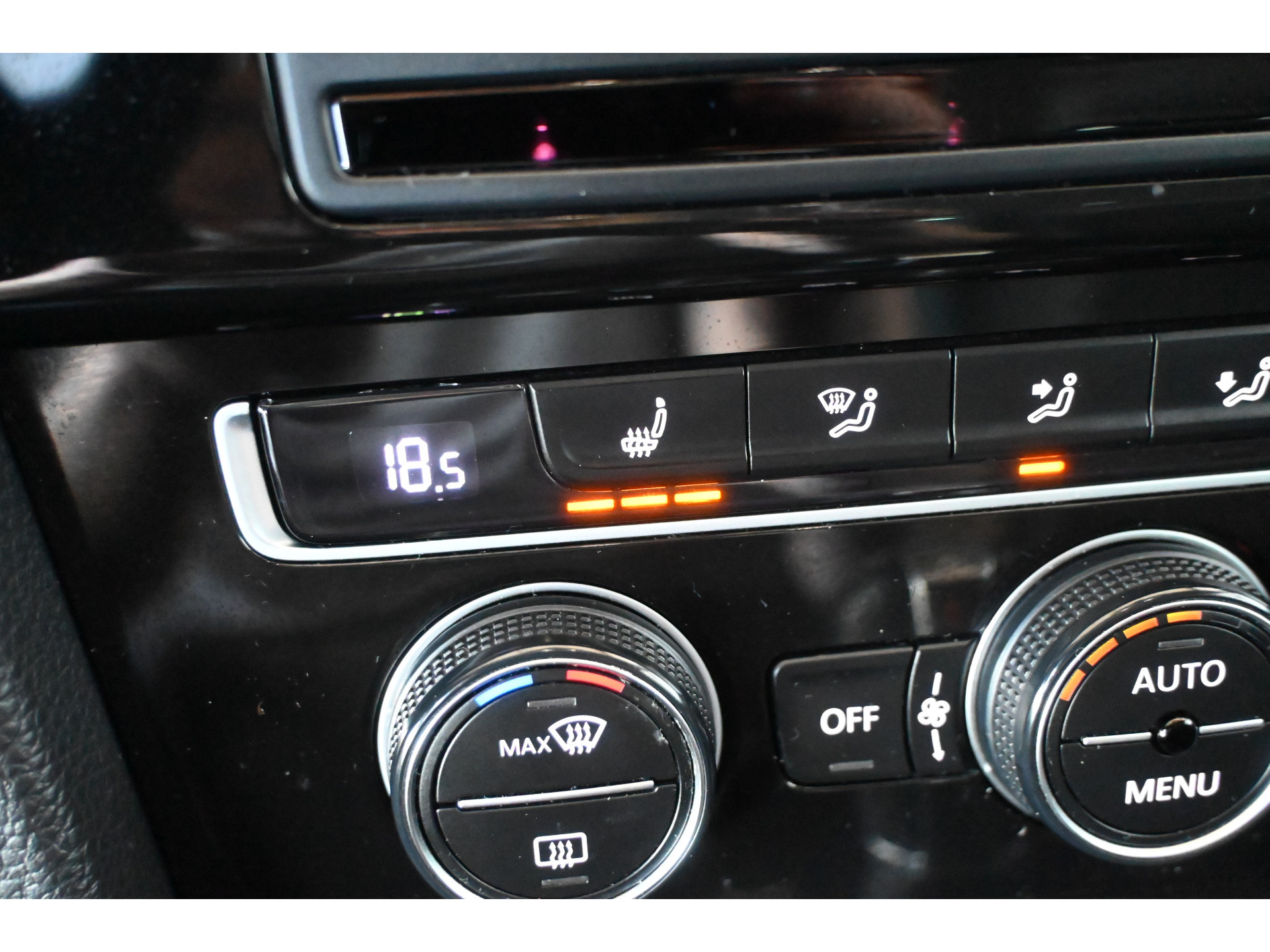 Volkswagen Golf 1.4 TSI Highline Nap Automaat Navigatie Cruise Clima Stoelverwarming Massage Inruil Mogelijk