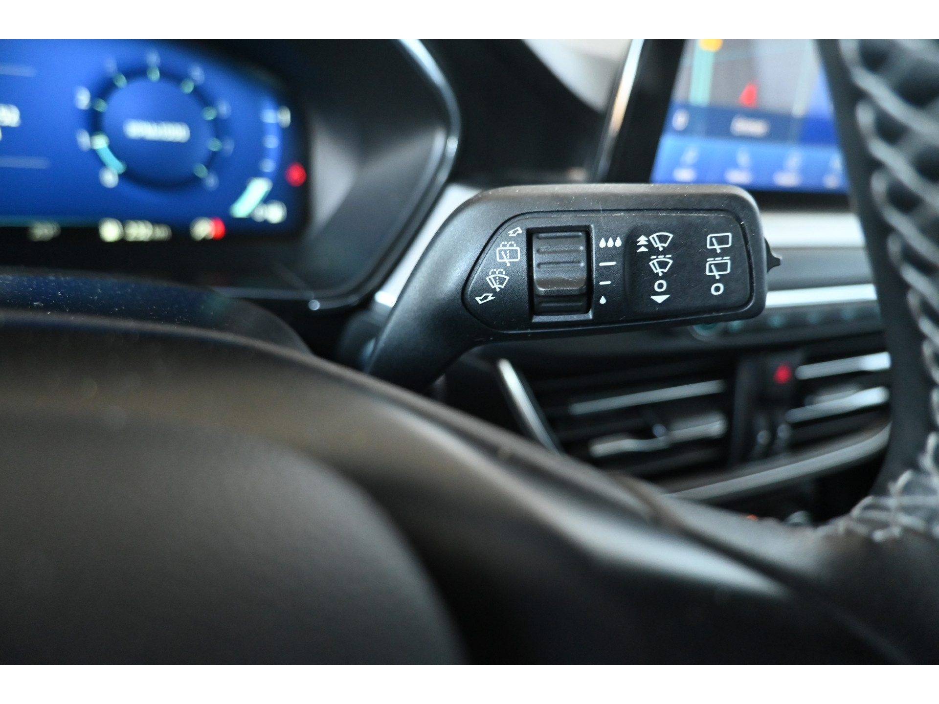 Ford Focus Wagon 1.0 EcoBoost Titanium X Business Clima Navigatie LED 1e Eigenaar Rijklaarprijs! Inruil Mogelijk!