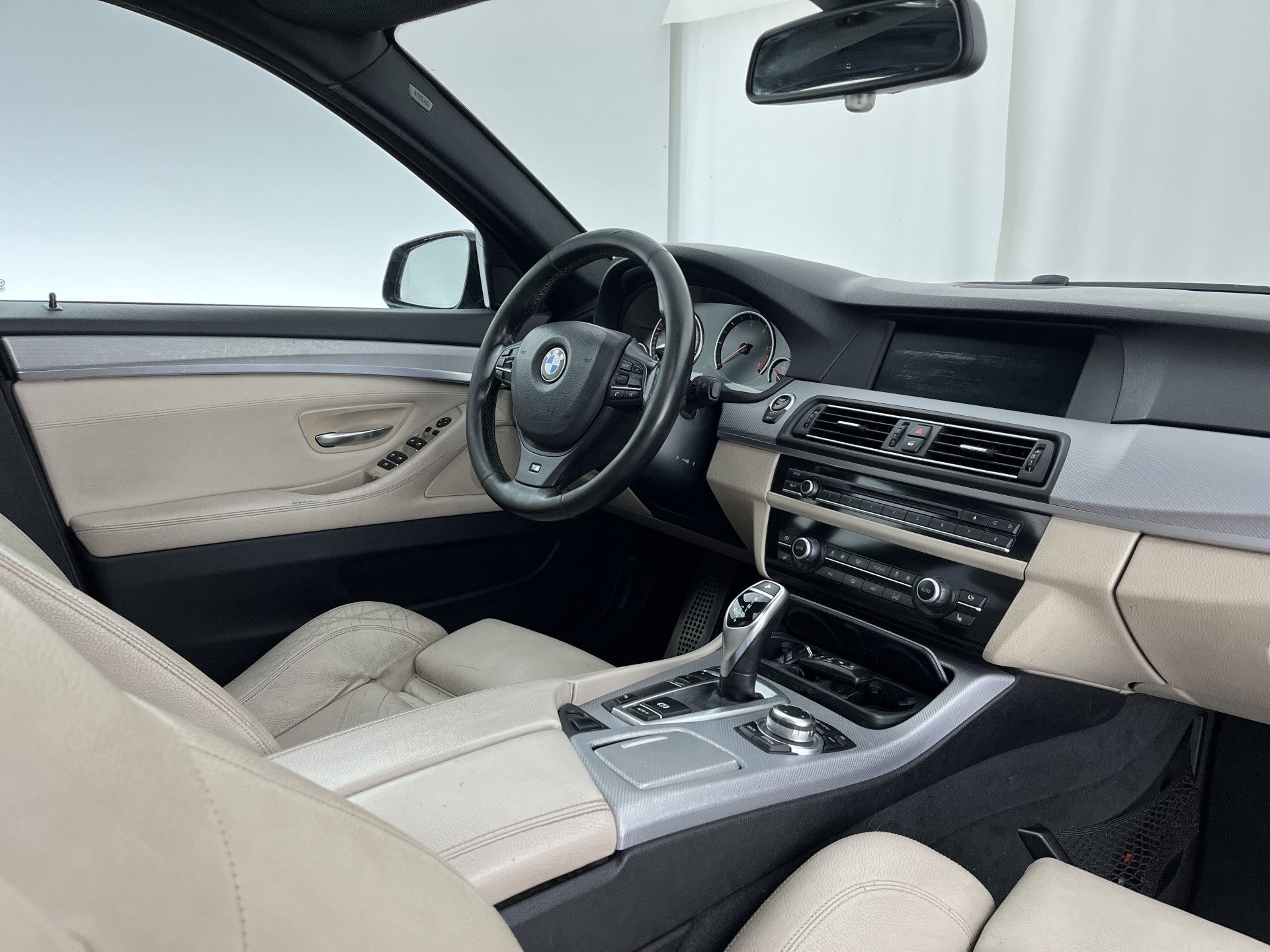 BMW 5-serie Touring 520d M-Sportpack High Executive Aut. *PANO | LEATHER | XENON | HEATED-SPORTSEATS | HIFI-SOUND | NAVI-FULLMAP | PRIVACYGLASS | SHIFTPADDLES | HEAD-UP | 18''ALU*