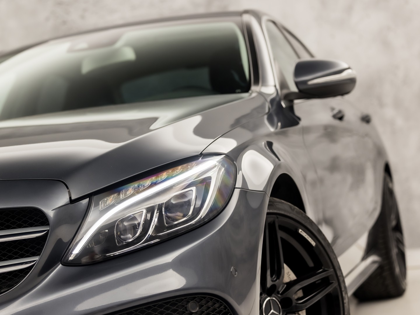 Mercedes-Benz C-Klasse 180 AMG Sport 156Pk Automaat (NAVIGATIE, LEDER, GETINT GLAS, ELEK SPORTSTOELEN, CRUISE, LED KOPLAMPEN, NIEUWSTAAT)