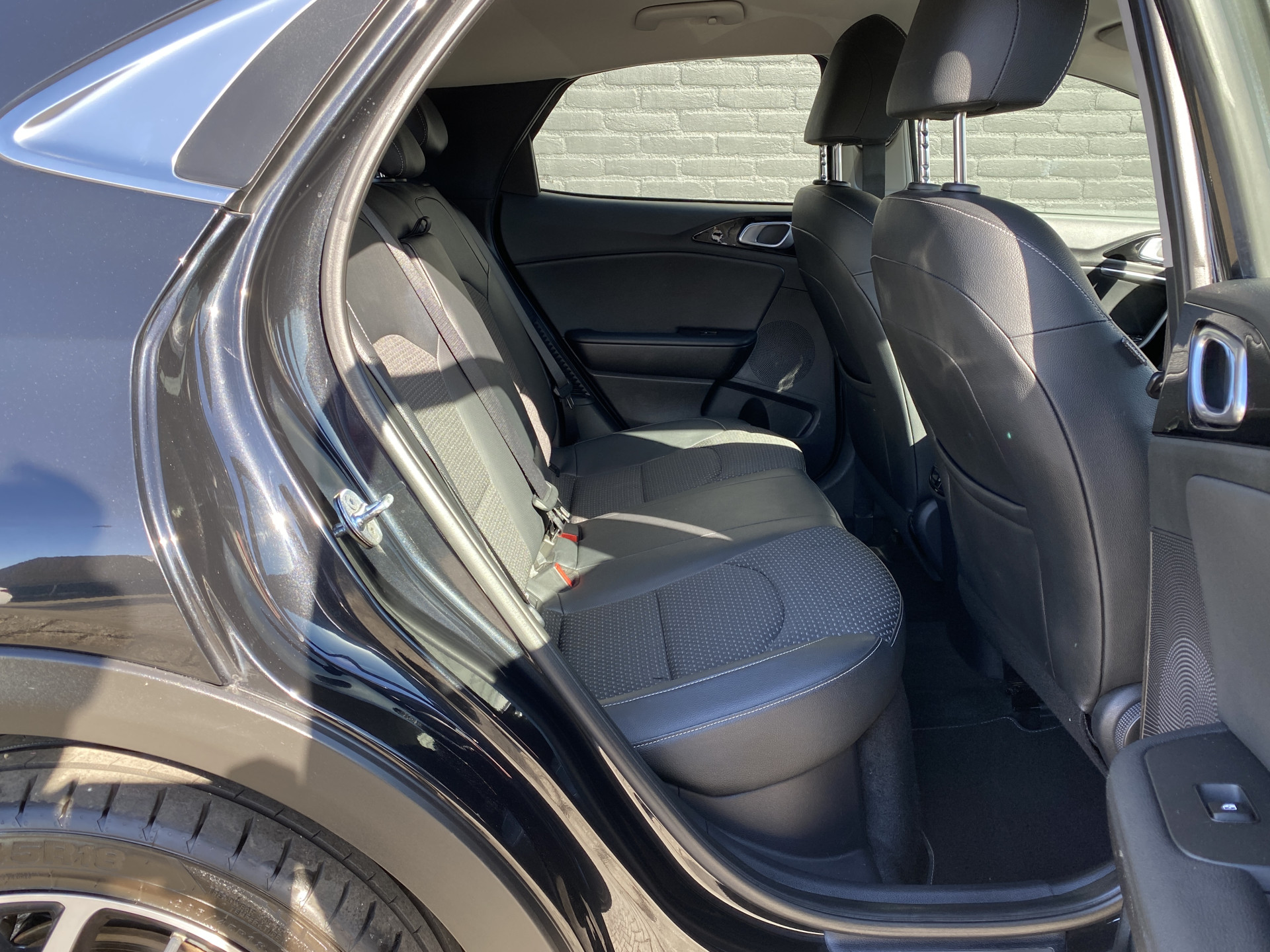 Kia XCeed 1.6 GDi PHEV 140 pk DynamicPlusLine | navigatie | stoel/stuurverwarming | camera | keyless go | incl. winterset
