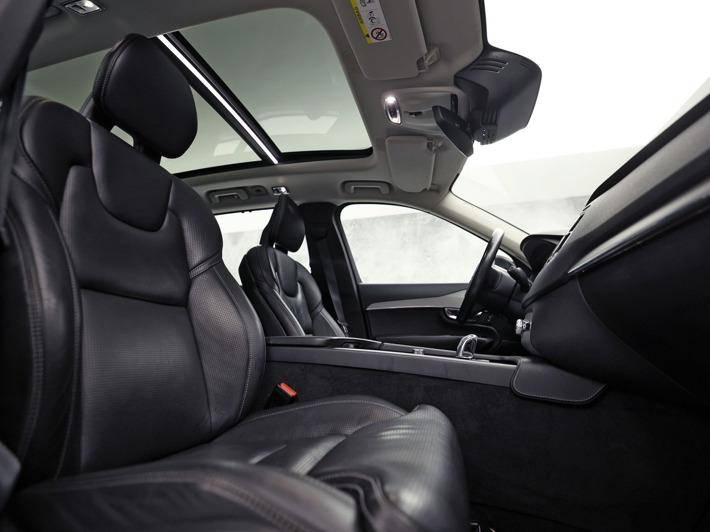 Volvo XC90 2.0 T8 Twin Engine AWD Inscription Automaat 407Pk (PANORAMADAK, APPLE CARPLAY, MEMORY SEATS, STOELVERWARMING/KOELING, CAMERA, GETINT GLAS, LEDER, TREKHAAK, NIEUWE APK)