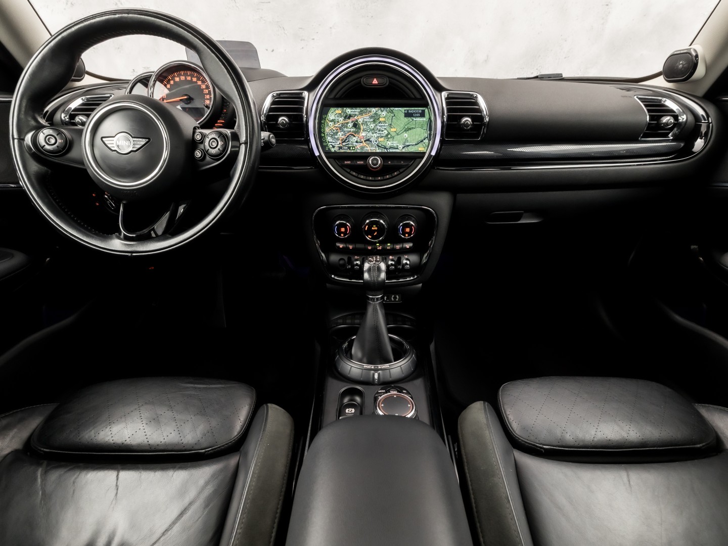 MINI Clubman 2.0 Cooper S Chilli 192Pk Automaat (PANORAMADAK, GROOT NAVI, MEMORY SEAT, LEDER, HARMAN/KARDON, CAMERA, STOELVERWARMING, LED KOPLAMPEN, NIEUWSTAAT)