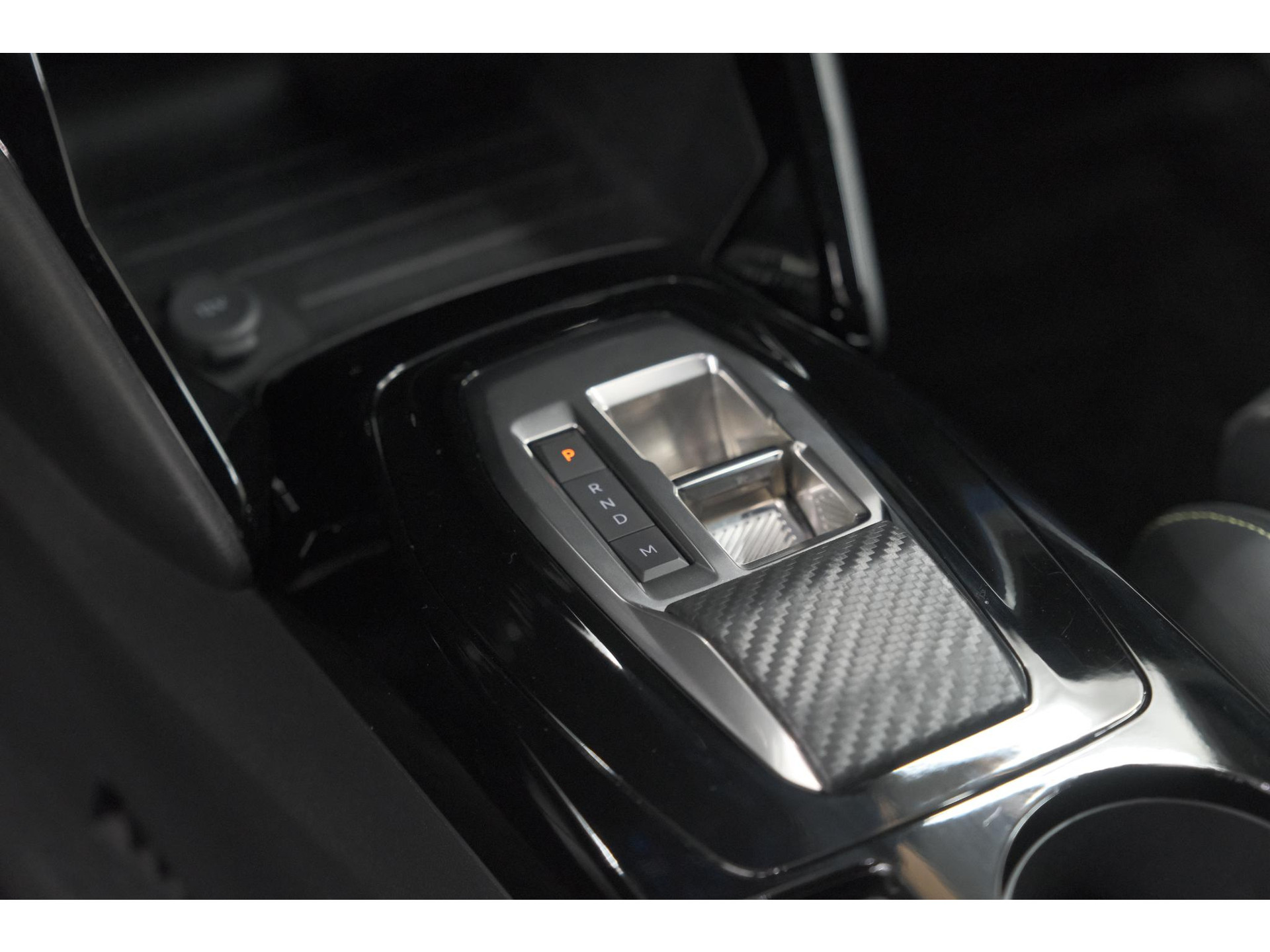 Peugeot 208 1.2 Hybrid 145 e-DCS6 GT | Alcantara Pakket | Camera | Apple Carplay | Stoelverwarming