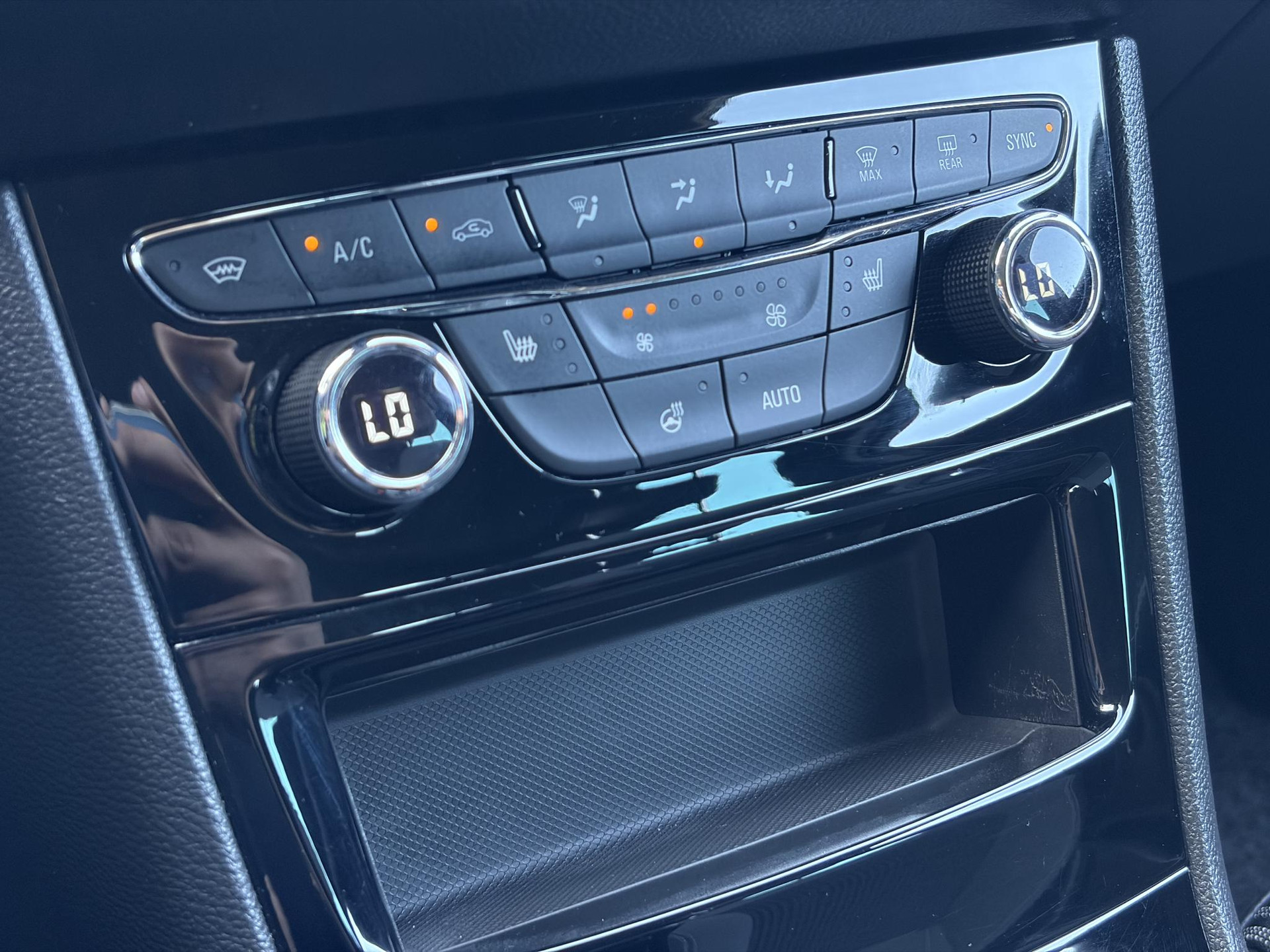 Opel Astra 1.2 Launch Elegance 2e Eigenaar,Camera,Stoelverw-Stuurverw,110pk,Navi,Carplay,Halfleder,Elekt.Stoel,6 Bak,Clima,Cruise,Lm velgen,Pdc V+A,N.A.P,Net beurt gehad,Apk tot 09-2028