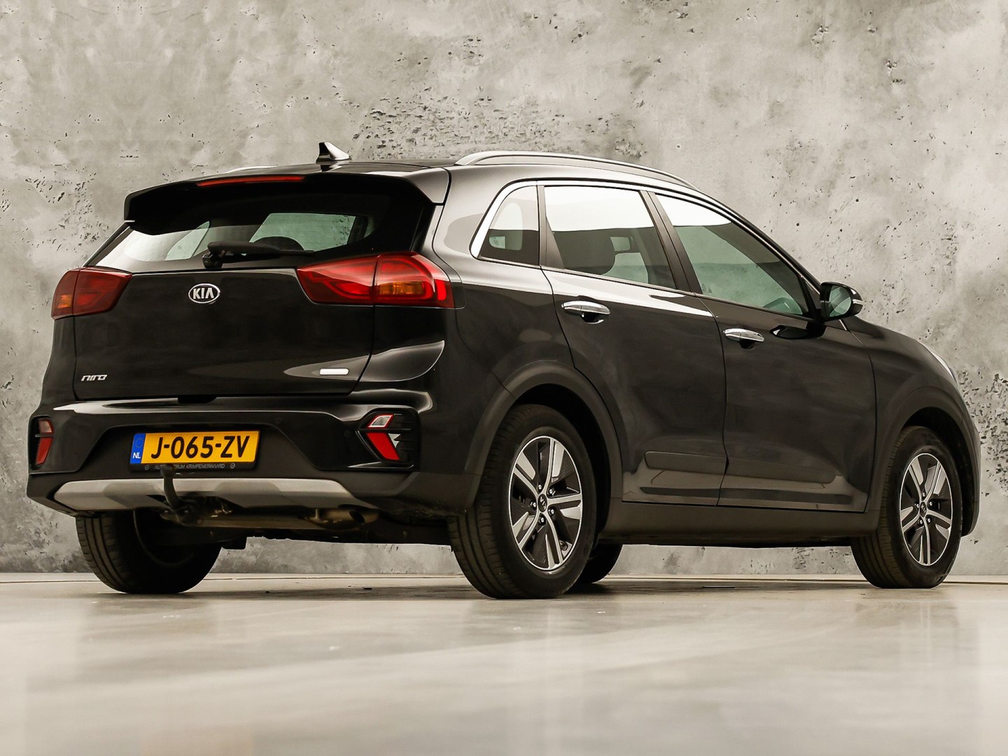 Kia Niro 1.6 GDi Hybrid DynamicLine 141Pk Automaat (APPLE CARPLAY, GROOT NAVI, CAMERA, TREKHAAK, SPORTSTOELEN, ADAPTIVE CRUISE, LANE ASSIST, NIEUWE APK, NIEUWSTAAT)