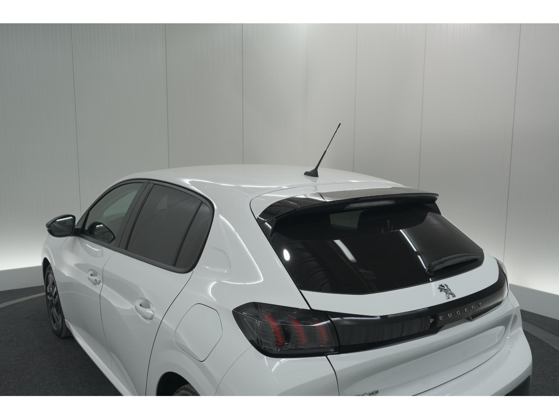 Peugeot 208 PureTech 100 Allure | Adaptieve Cruise Control | Camera | Apple Carplay