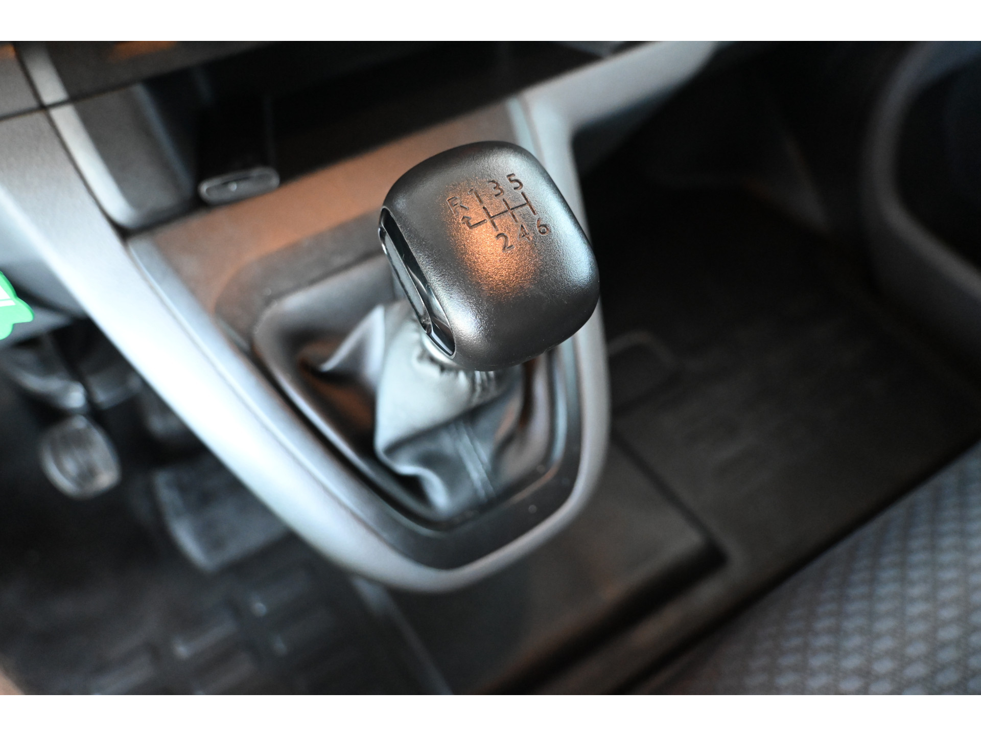 Opel Vivaro 1.5 CDTI L3H1 Edition 6 Persoons Airco Navigatie Trekhaak Cruise Control Rijklaarprijs! Inruil Mogelijk!