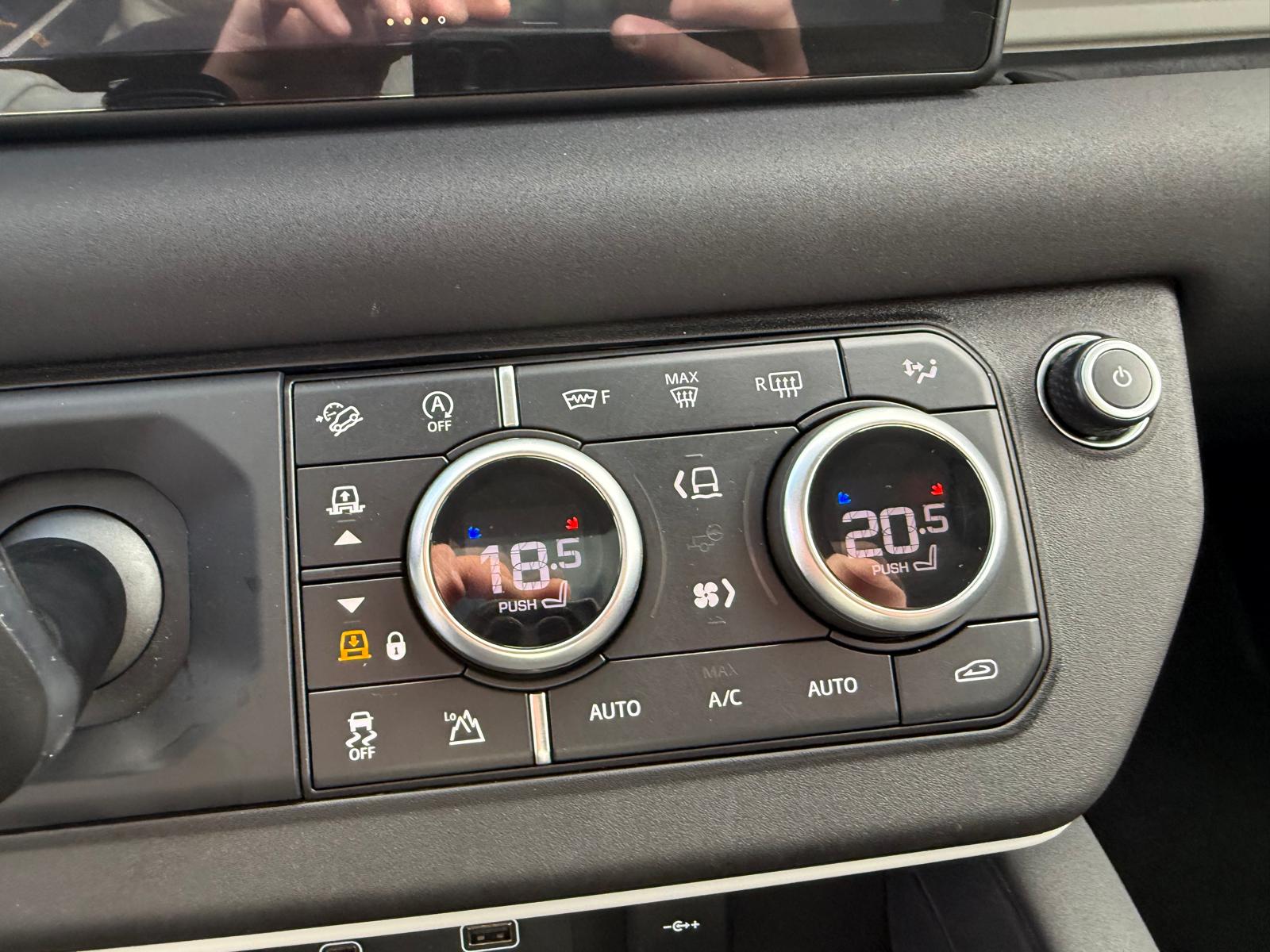 Land Rover Defender 2.0 D240 110 S | 3/6/12MND GARANTIE | GRIJSKENTEKEN| PANO | CRUISE | LED | CARPLAY | DAB | NAVI | LMV |