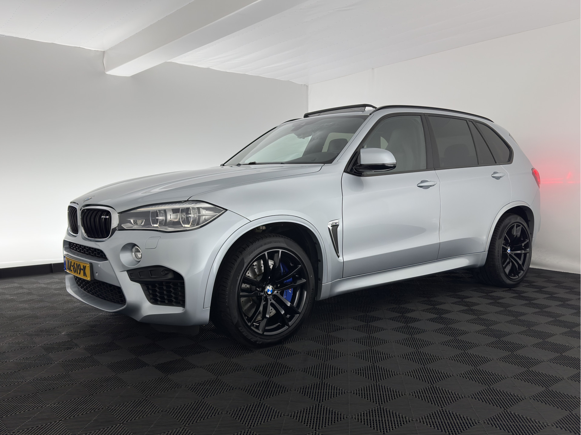 BMW X5 M Aut. *PANO | HEAD-UP | LEATHER | FULL-LED | NAVI-FULLMAP | MEMORY-PACK | HARMAN/KARDON-AUDIO | KEYLESS | CAMERA | HEATED-COMFORTSEATS | SHIFTPADDLES | TOWBAR | 20''ALU*