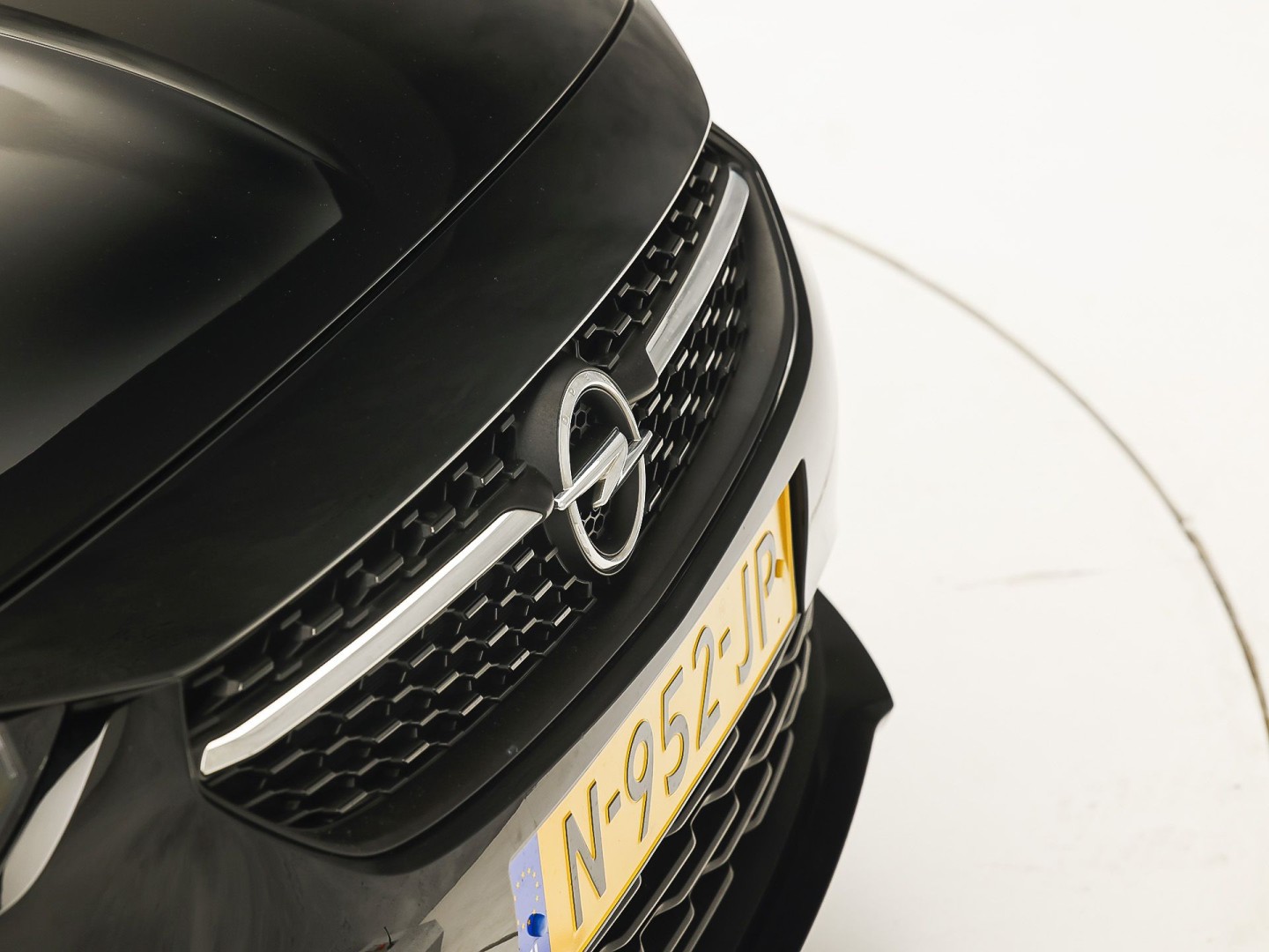 Opel Corsa 1.2 Sport (APPLE CARPLAY, GROOT NAVI, 360 CAMERA, CRUISE, PARKEERSENSOREN, LEDER STUURWIEL, SPORTSTOELEN, LM VELGEN, NIEUWSTAAT)