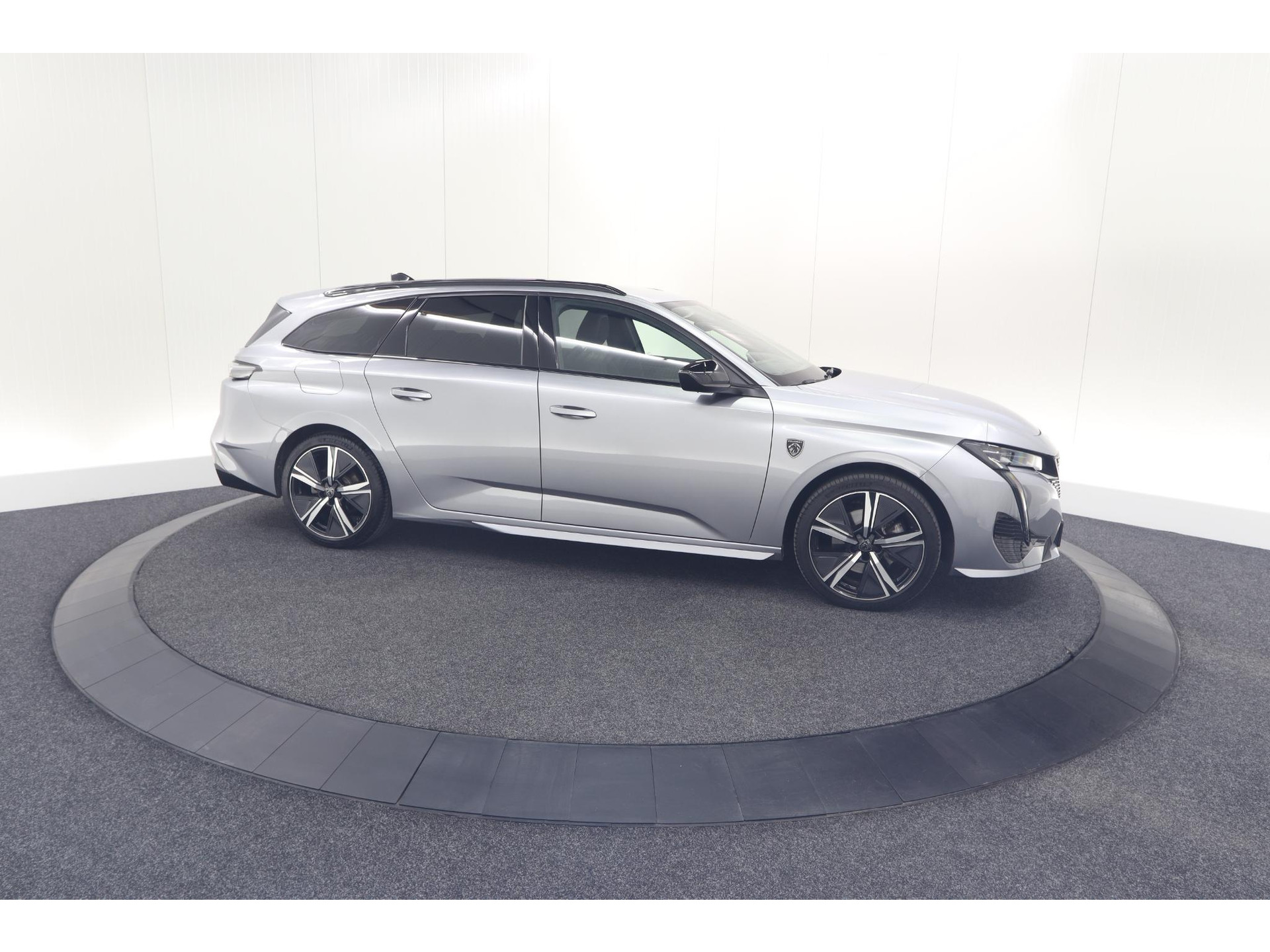 Peugeot 308 SW PureTech 130 EAT8 GT | Trekhaak | Stoelverwarming | Camera | Adaptieve Cruise Control