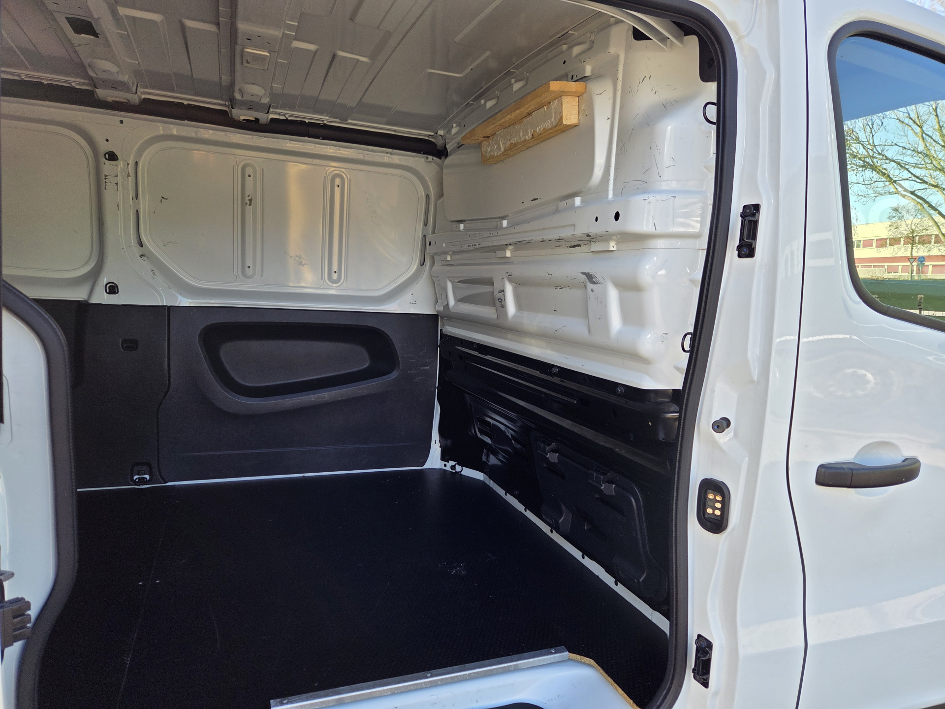 Renault Trafic 2.0 dCi 120Pk /88kw  L2 Airco  Parkeersensor Trekhaak Business