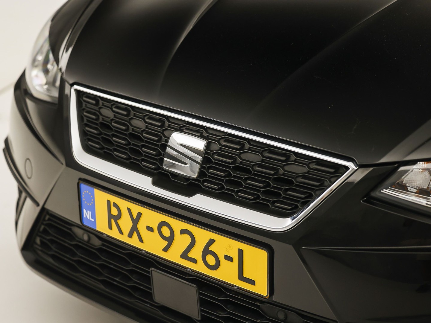 SEAT Ibiza 1.0 TSI Sport (GROOT NAVI, APPLE CARPLAY, GETINT GLAS, CAMERA, CRUISE, LM VELGEN, NIEUWE APK, NIEUWSTAAT)