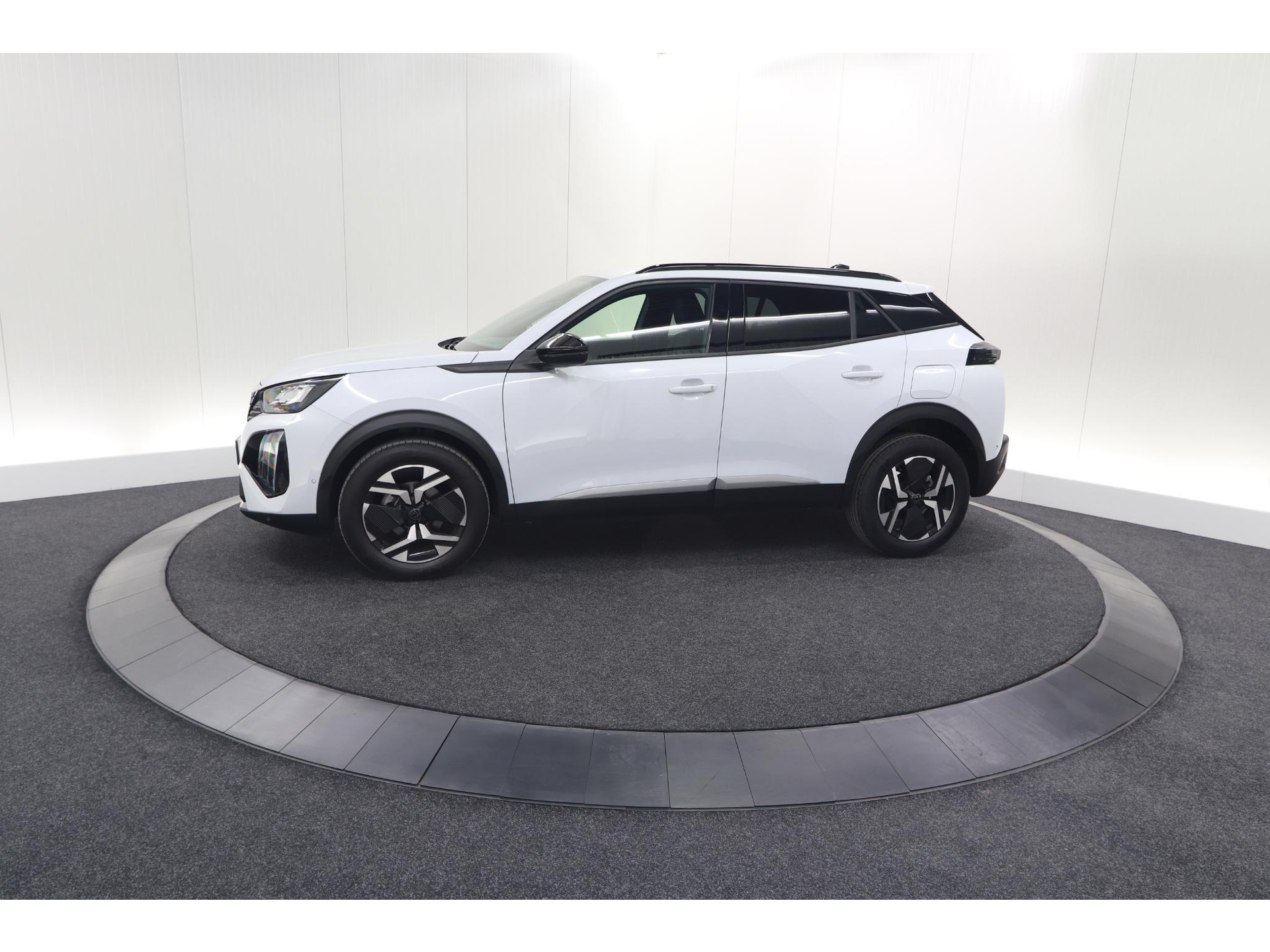 Peugeot 2008 PureTech 100 Allure | 360 Camera | Dodehoekdetectie | Navigatie | Apple Carplay