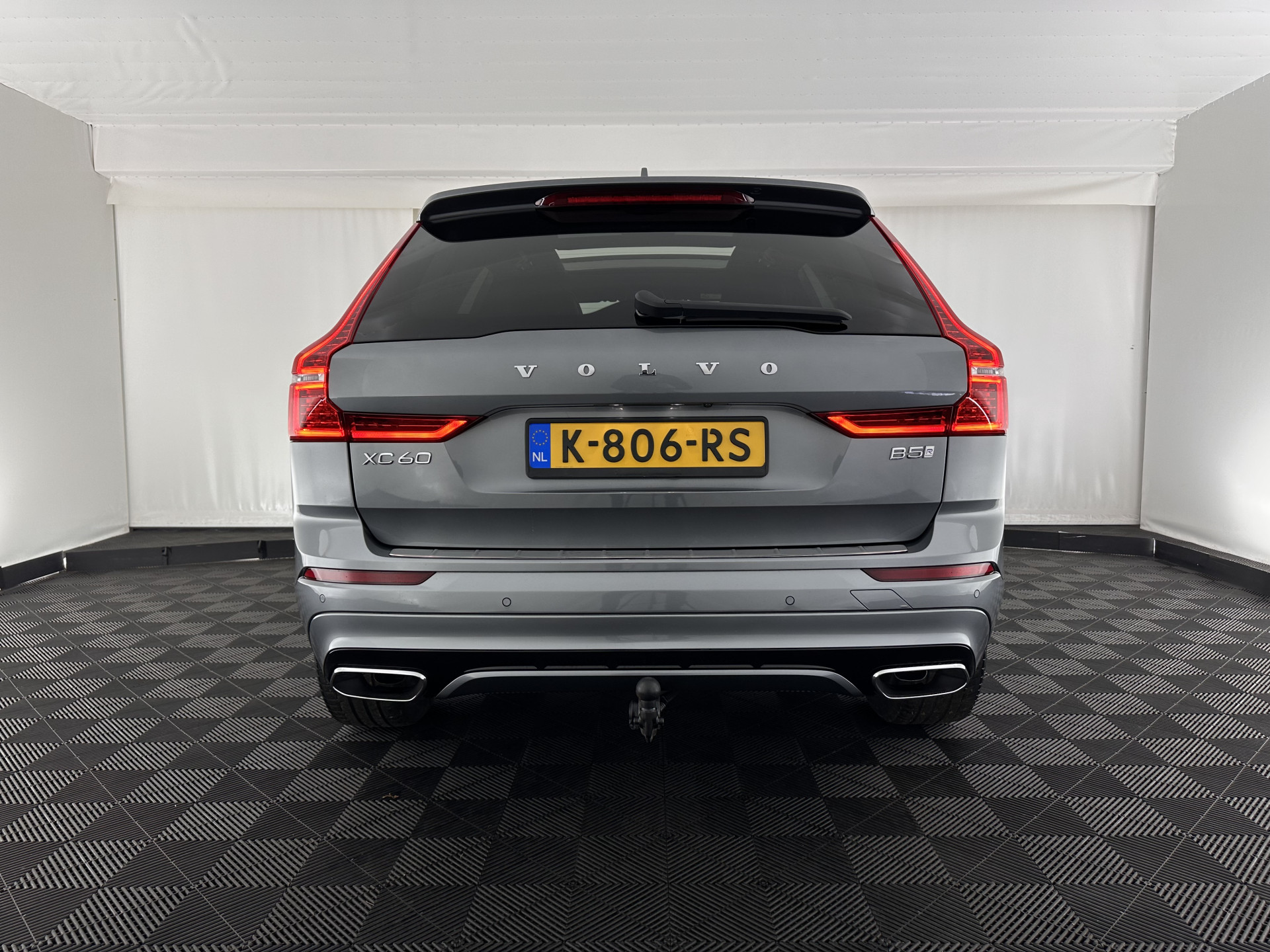 Volvo XC60 2.0 B5 Business Pro R-Design (INCL.BTW) Aut. *PANO | LUXURY-LEATHER | FULL-LEATHER | MEMORY-PACK | HEATED-SPORTSEATS | CAMERA | NAVI-FULLMAP | SHIFT-PADDLES | PRIVACY-GLASS | AIR-SUSPENSION | ECC | PDC | CRUISE | 19''ALU