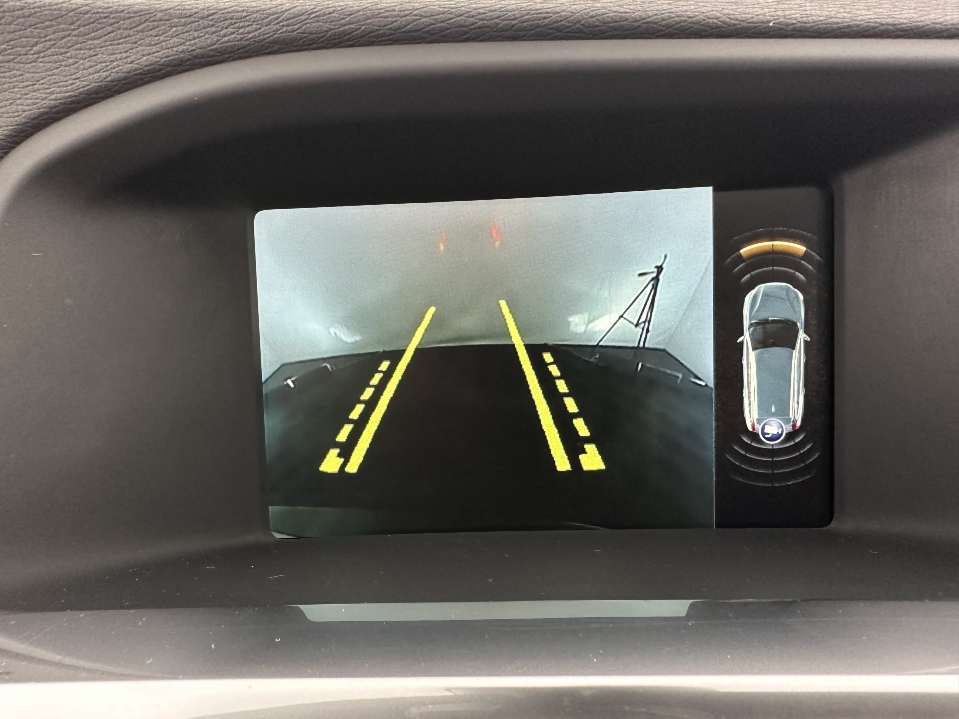 Volvo V60 2.4 D6 Twin Engine R-Design Aut. *PANO | LEATHER-ALCANTARA | BI-XENON | MEMORY-PACK | HEATED-COMFORTSEATS | NAVI-FULLMAP | CAMERA | PRIVACY-GLASS | ECC | PDC | CRUISE | 18''ALU*