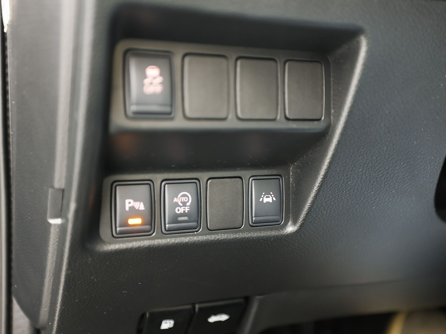 Nissan Qashqai 1.6 Tekna Sport (PANORAMADAK, NAVIGATIE, 360 CAMERA, LEDER, ELEK SPORTSTOELEN, GETINT GLAS, CRUISE, NIEUWSTAAT)