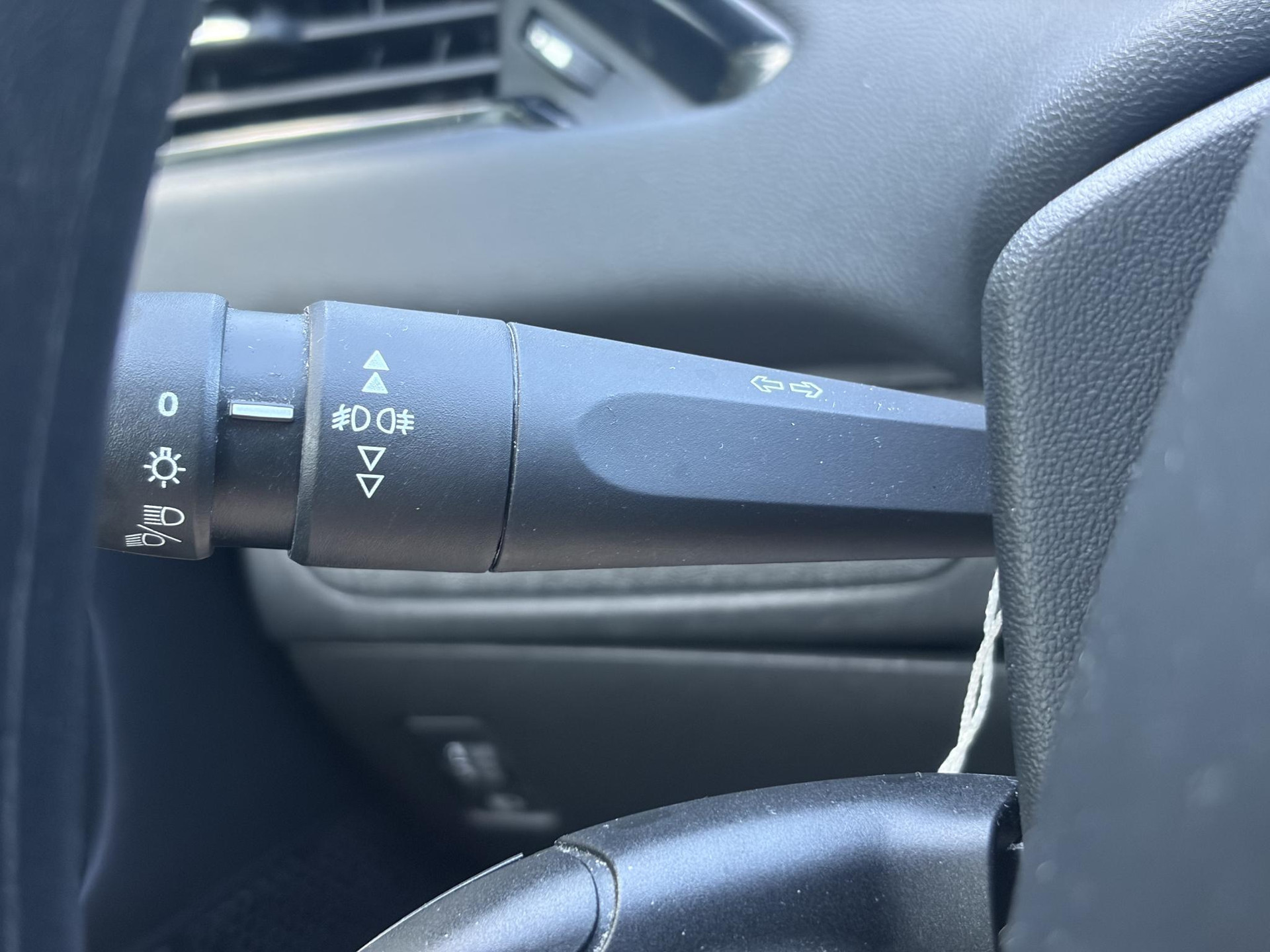 Peugeot 208 1.2 PureTech Blue Lion ✓1e Eigenaar✓Navi✓Trekhaak✓Carplay✓Airco✓Cruise✓Pdc✓5 Deurs✓N.A.P✓Apk tot 09-2027
