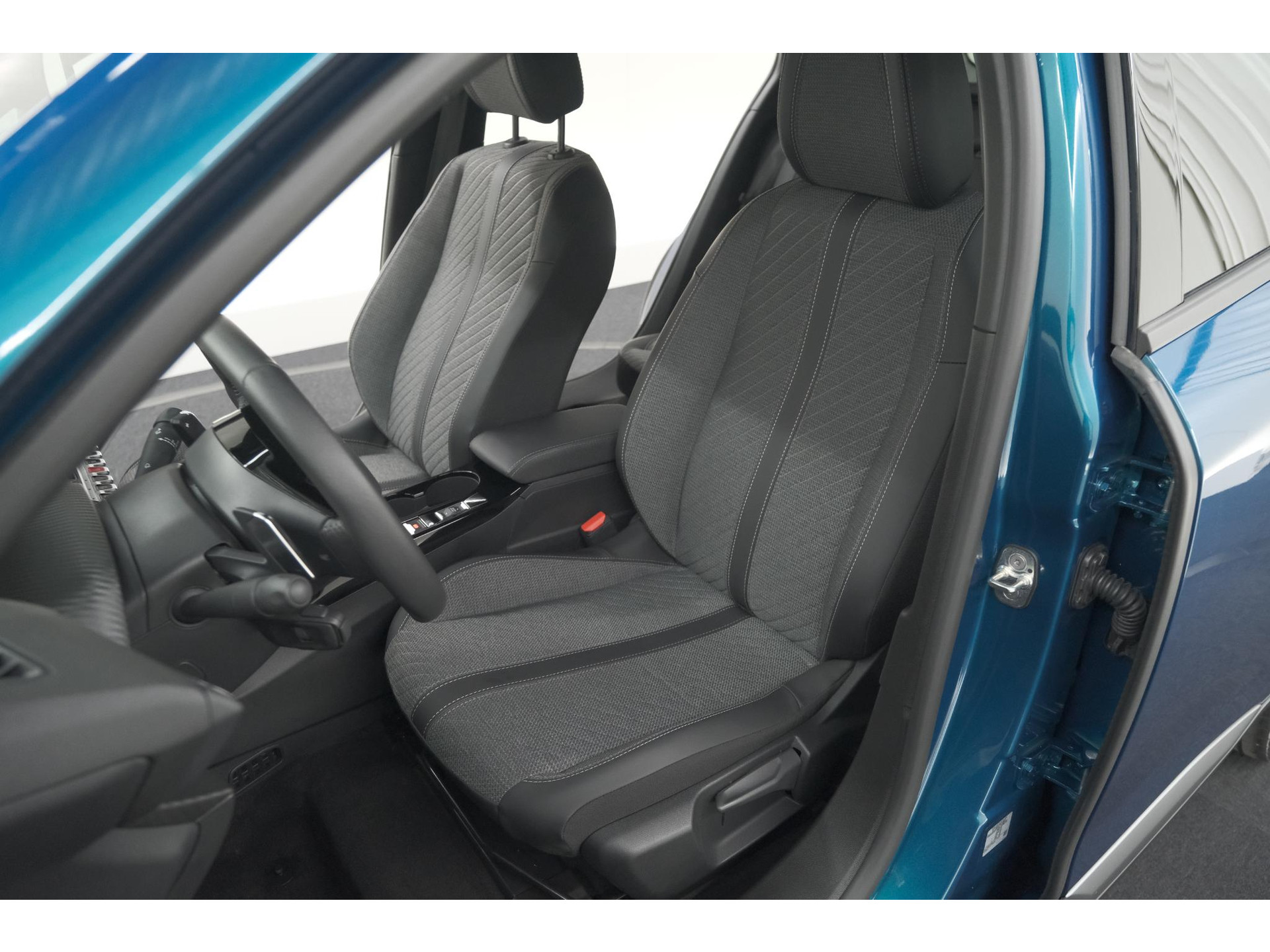 Peugeot 2008 1.2 Hybrid 145 Allure | 360 Camera | Adaptieve Cruise Control | Dodehoekdetectie