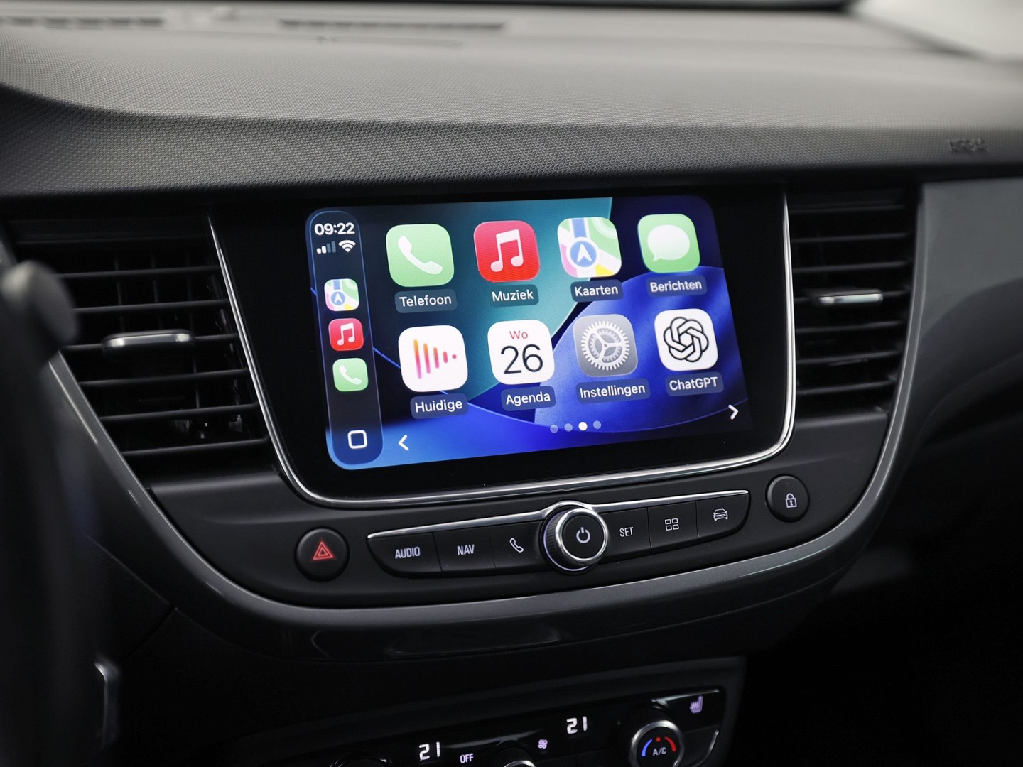 Opel Crossland 1.2 Turbo Elegance (APPLE CARPLAY, GROOT NAVI, CLIMATE, STUUR/STOELVERWARMING, SPORTSTOELEN, TREKHAAK, GETINT GLAS, CRUISE, NIEUWSTAAT)