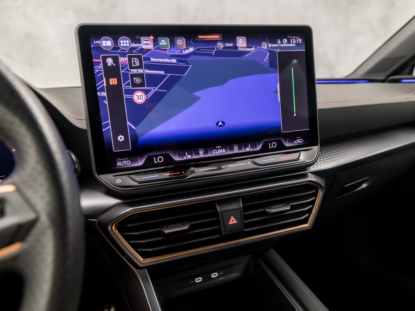 CUPRA Leon 1.5 TSI Sport 150Pk Automaat (APPLE CARPLAY, GROOT NAVI, KUIPSTOELEN, SENNHEISER AUDIO, CAMERA, STUUR/STOELVERWARMING, GETINT GLAS, NIEUWSTAAT)