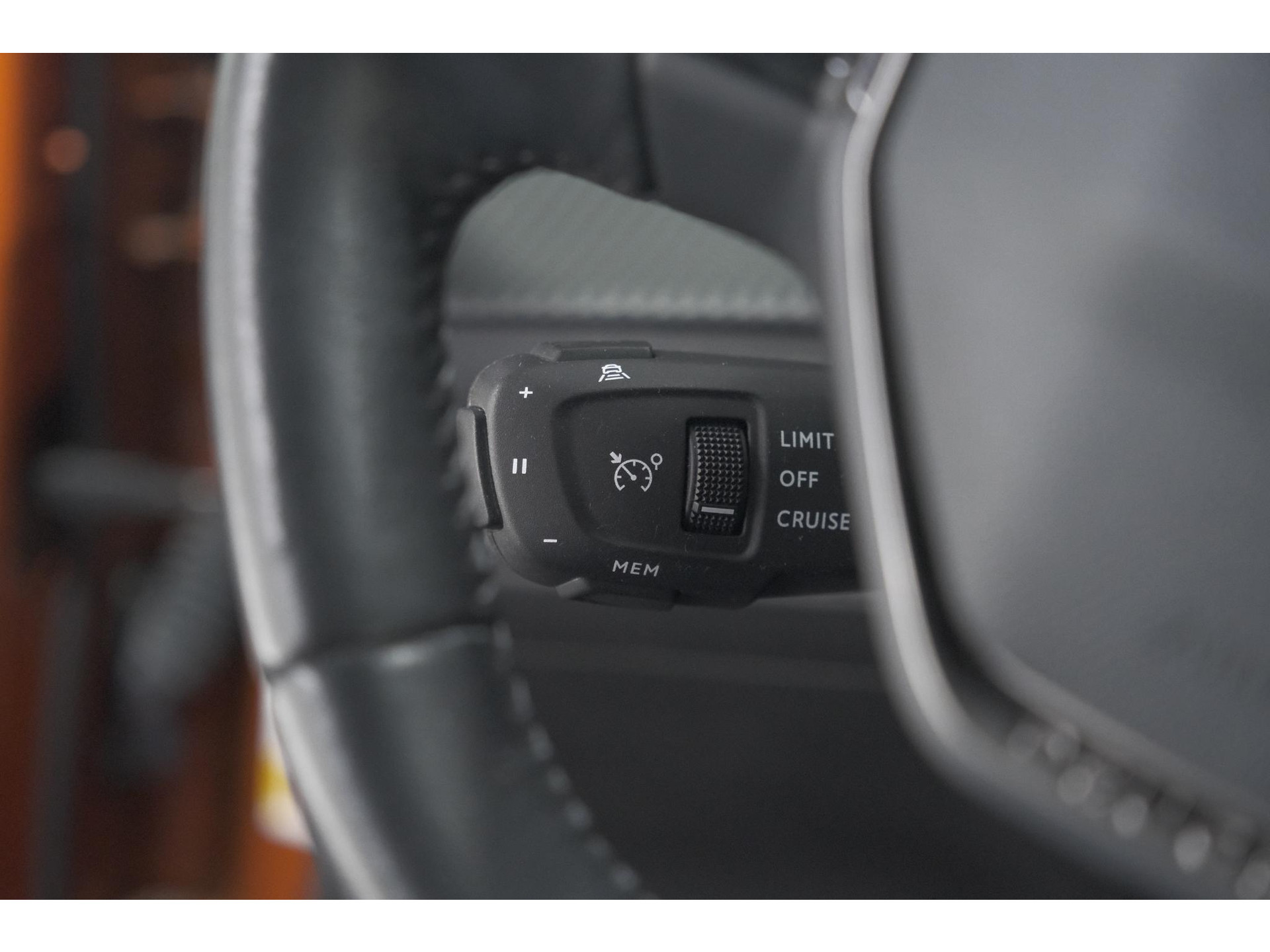 Peugeot 2008 PureTech 130 Allure Pack | Trekhaak | Adaptieve Cruise Control | Camera | Stoelverwarming