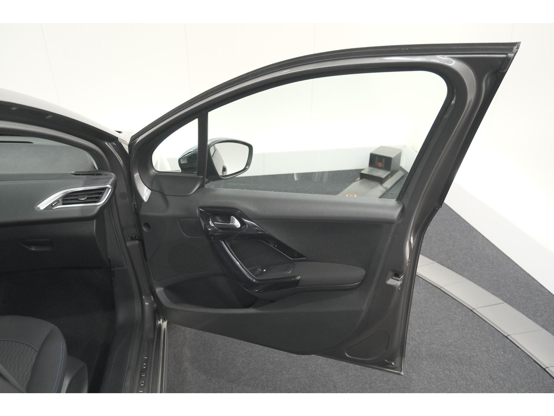 Peugeot 208 PureTech 82 Signature | Parkeersensoren | Apple Carplay | Navigatie