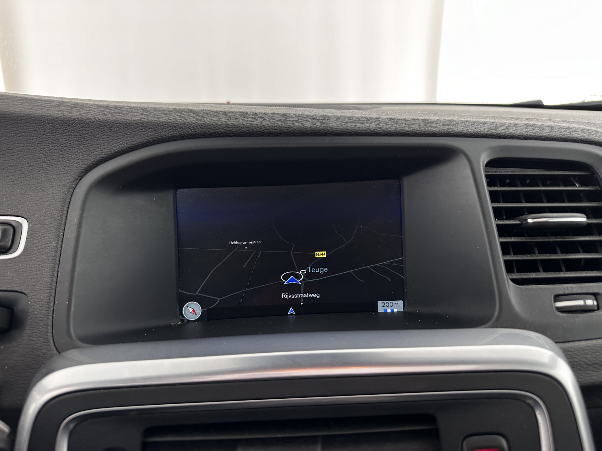 Volvo V60 2.4 D6 AWD Hybrid Summum ( Plug-In) Aut. *PANO | BI-XENON | LEATHER | PREMIUM-SOUND-AUDIO | NAVI-FULLMAP | MEMORY-PACK | ADAPTIVE-CRUISE | CAMERA | HEATED-SPORTSEATS | TOWBAR | BLINDSPOT | 18"ALU*