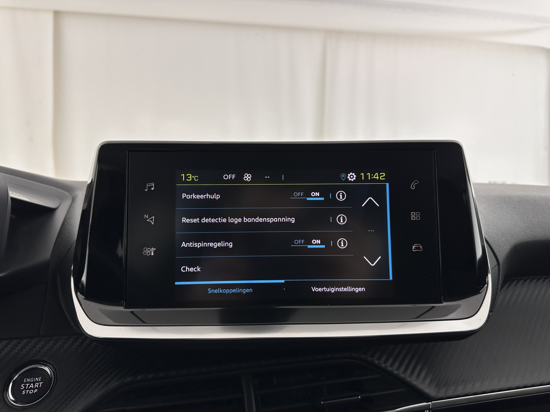 Peugeot e-208 EV Allure Pack 50 kWh (3-Fase-11kW) {SOH-89%} Aut.*HEATPUMP | LEATHER-FABRIC | FULL-LED | DIGI-COCKPIT | BLINDSPOT | CAMERA | AMBIENTLIGHT | NAVI-FULLMAP | LANE-ASSIST | KEYLESS | DAB | PRIVACYGLASS | HEATED-SPORTSEATS | CARPLAY | 16"ALU