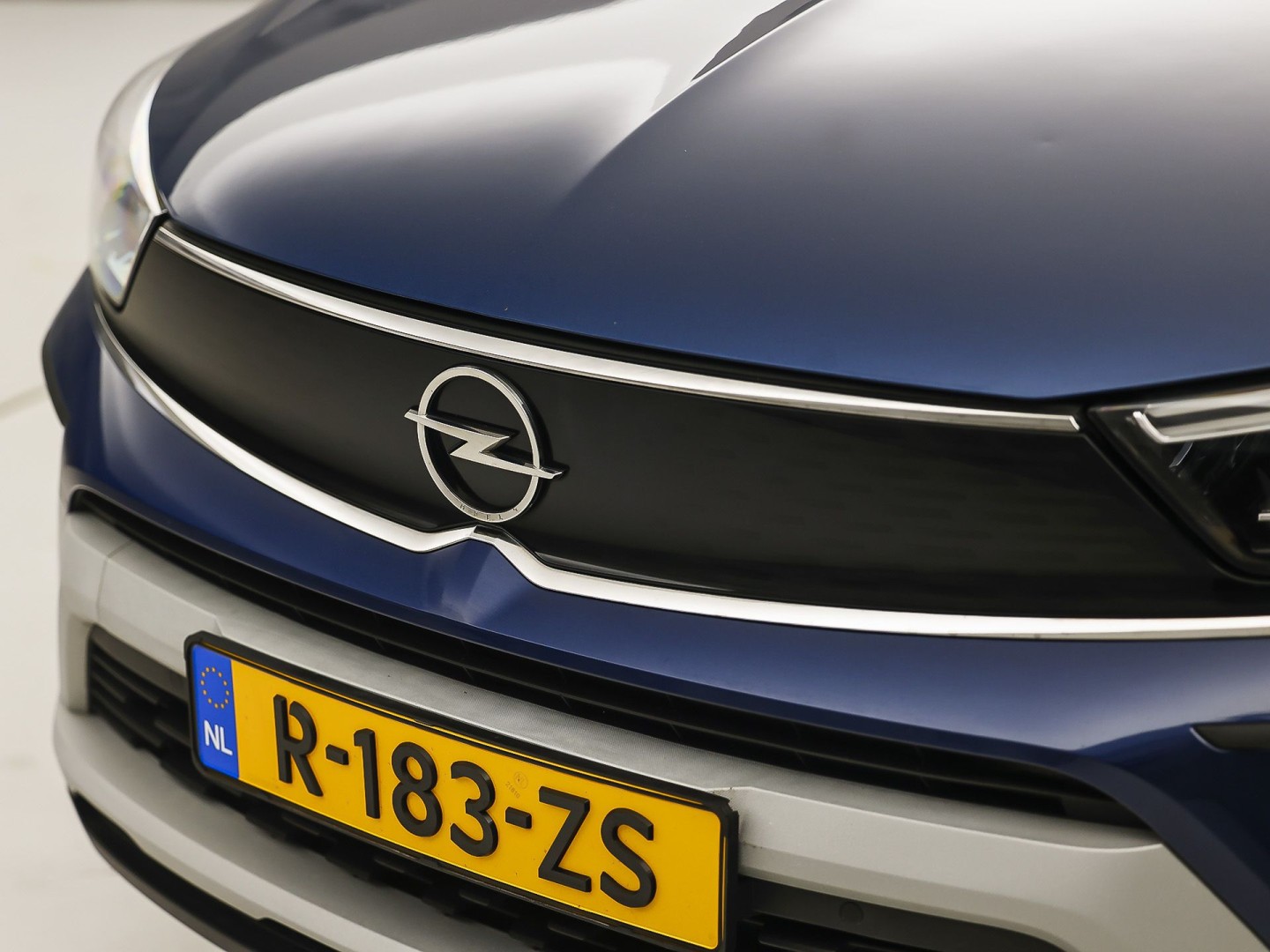Opel Crossland 1.2 Turbo Elegance (APPLE CARPLAY, GROOT NAVI, CLIMATE, STUUR/STOELVERWARMING, SPORTSTOELEN, TREKHAAK, GETINT GLAS, CRUISE, NIEUWSTAAT)