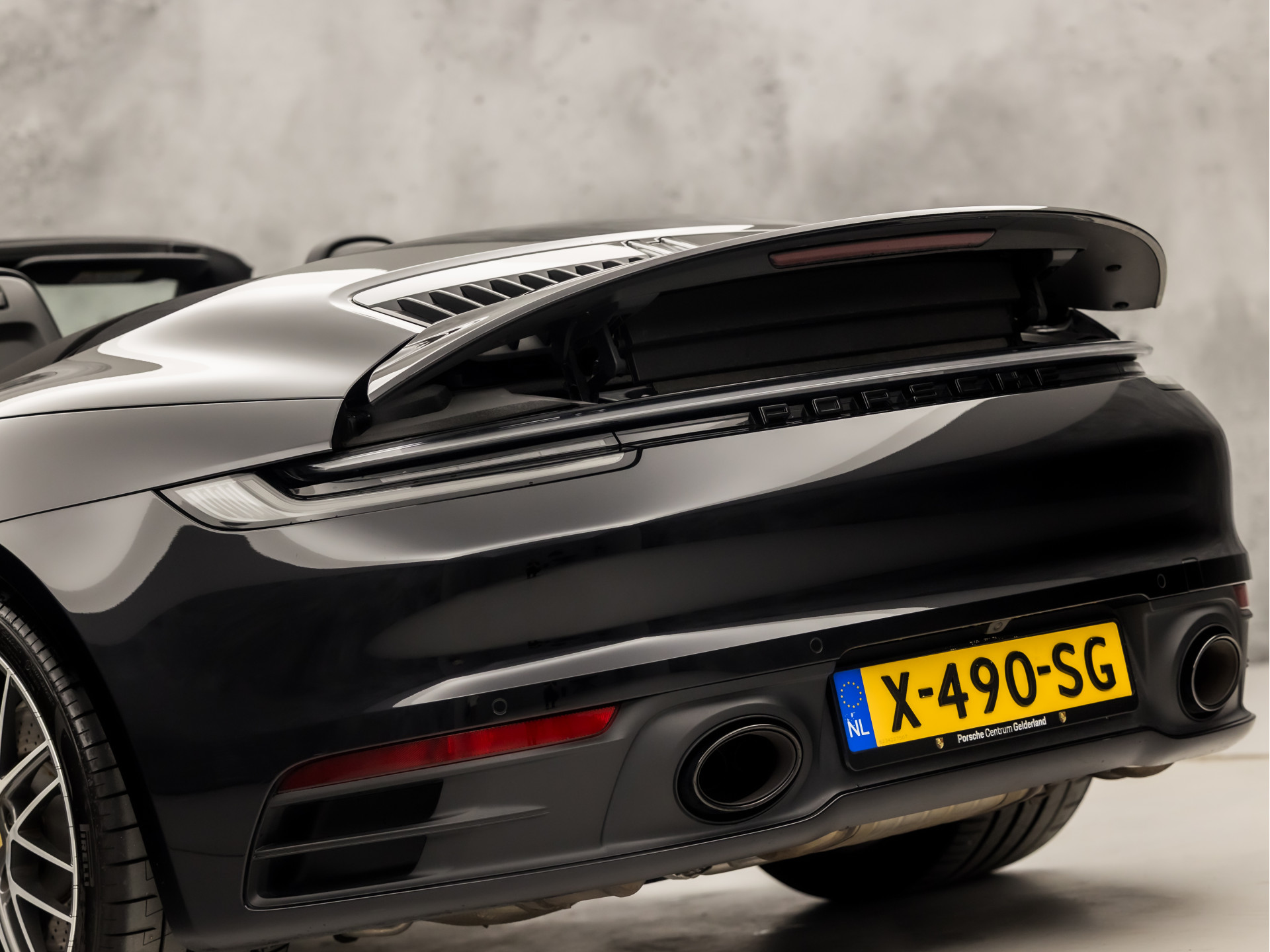 Porsche 911 Cabrio 3.0 Carrera 385Pk (SPORT CHRONO PAKKET, SPORTUITLAAT, BOSE AUDIO, LED MATRIX, APPLE CARPLAY, CAMERA, SFEERVERLICHTING, STOELVERWARMING, NIEUWSTAAT)