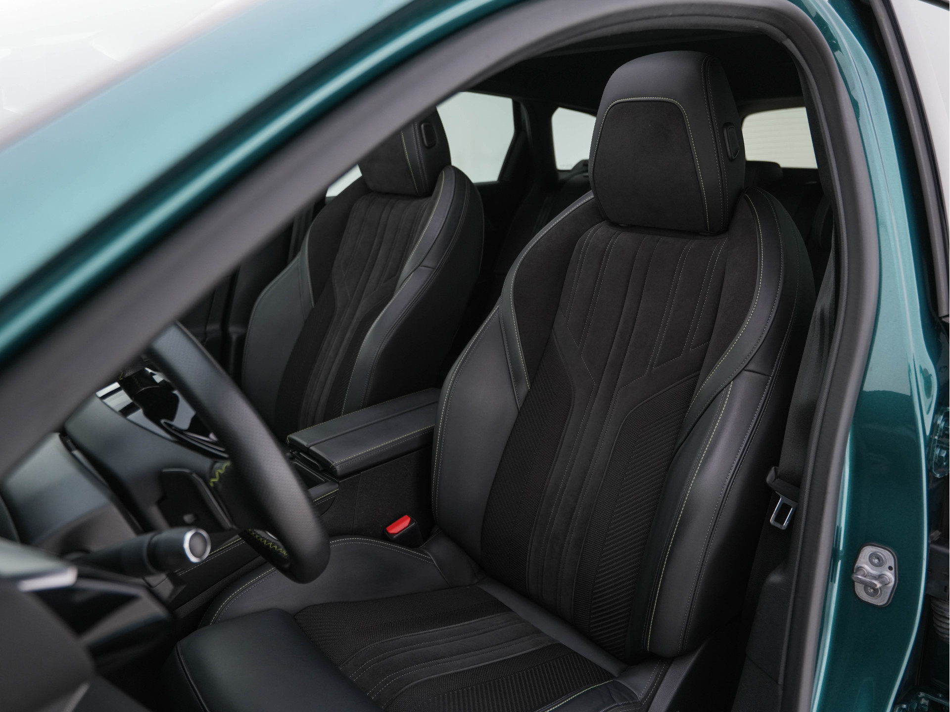 Peugeot 308 SW 1.6 HYbrid 180 GT-Sport-Pack Business (INCL-BTW) Aut. *PANO | LEATHER-MICROFIBRE | MATRIX-LED | TOPVIEW | MEMORY-PACK | ADAPTIVE-CRUISE | BLINDSPOT | DIGI-COCKPIT | HEATED-SPORTSEATS | KEYLESS | LANE-ASSIST | NAVI-FULLMAP | ...