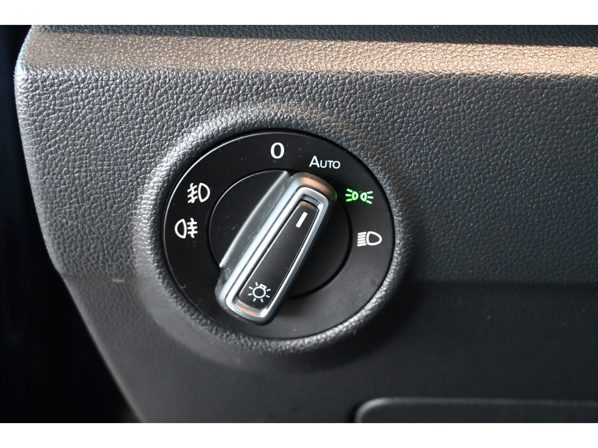 Volkswagen T-Roc 1.0 TSI Style Clima Adaptieve cruise Navigatie PDC Licht metaal Inruil mogelijk