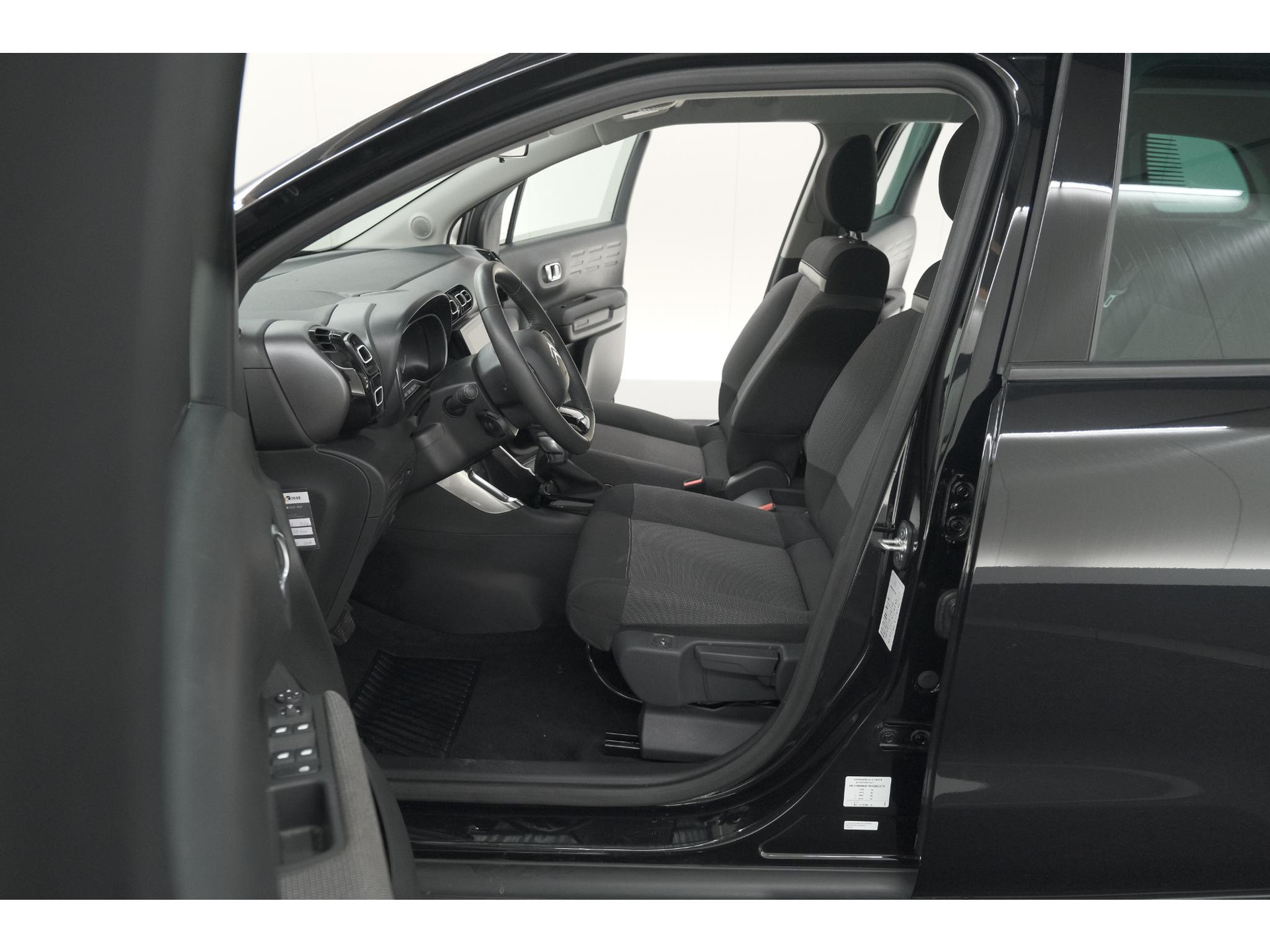 Citroen C3 Aircross PureTech 130 EAT6 Shine | Parkeersensoren | Apple Carplay | Stoelverwarming