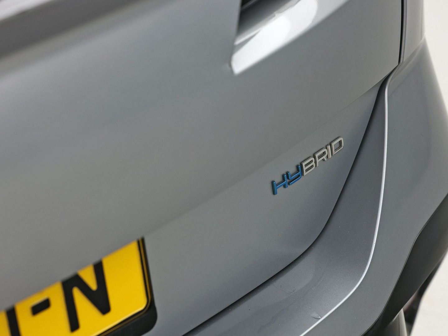 Peugeot 308 SW 1.6 Plug-in Hybrid 180 Allure 180Pk Automaat (APPLE CARPLAY, GROOT NAVI, 360 CAMERA, LEDER, SPORTSTOELEN, GETINT GLAS, ADAPTIVE CRUISE, KEYLESS, NIEUWSTAAT)