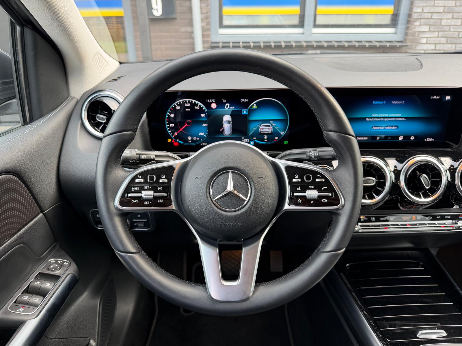Mercedes-Benz B-klasse 180 Business Solution AMG | 1E EIGENAAR | 3/6/12MND GARANTIE | LEDER | LED | AUTOMAAT | DAB | CARPLAY | CRUISE | CLIMA | STOELVERWM. |