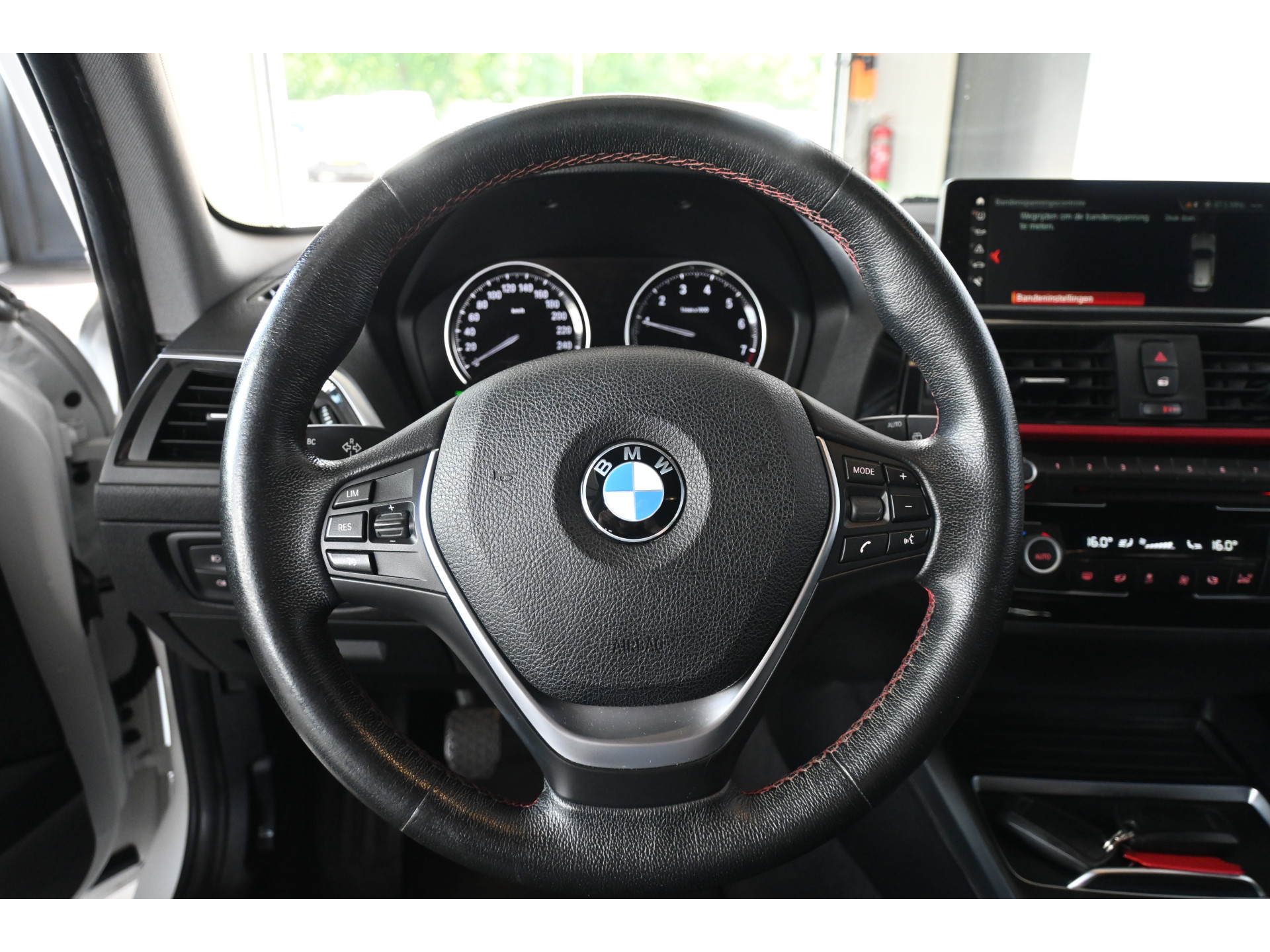 BMW 1-serie 116i Sport Cima Navigatie Pdc Cruise Control LED Stoelverwarming Inruil Mogelijk!