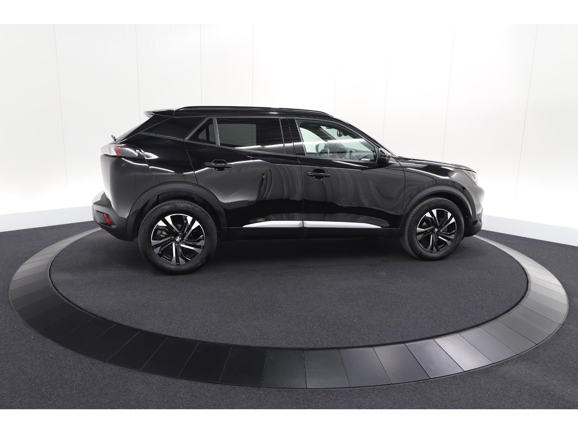 Peugeot 2008 PureTech Allure Pack | Navigatie | Parkeersensoren | Apple Carplay