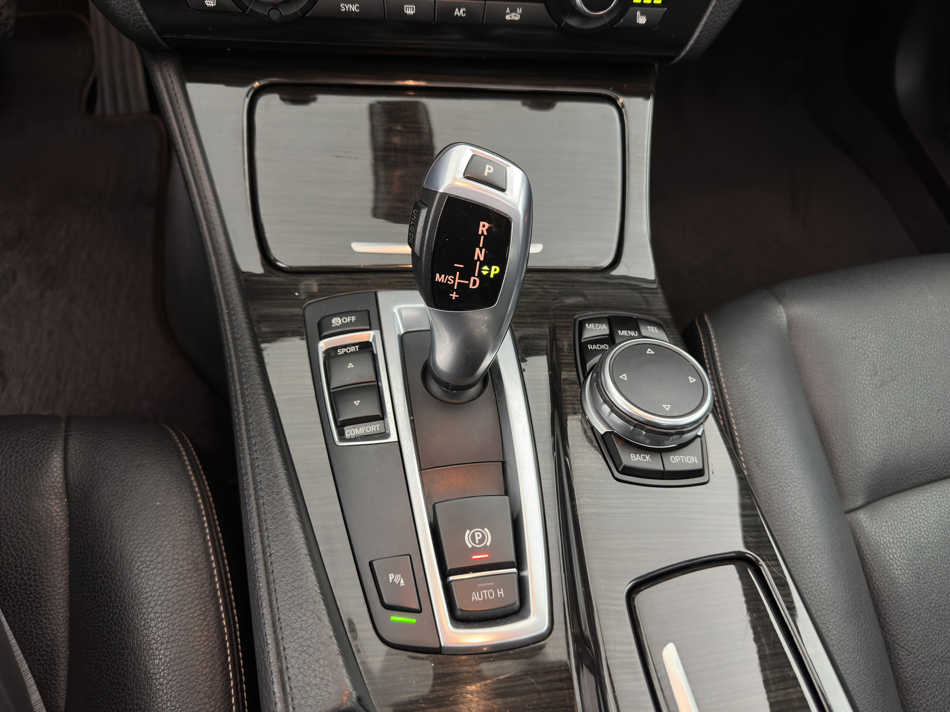 BMW 5-serie 518d Luxury-Line High Executive Aut. *PANO | LUXURY-LEATHER | BI-XENON | NAVI-FULLMAP | HEATED-COMFORTSEATS | HIFI-SOUND | CAMERA | ECC | PDC | CRUISE | 18''ALU*