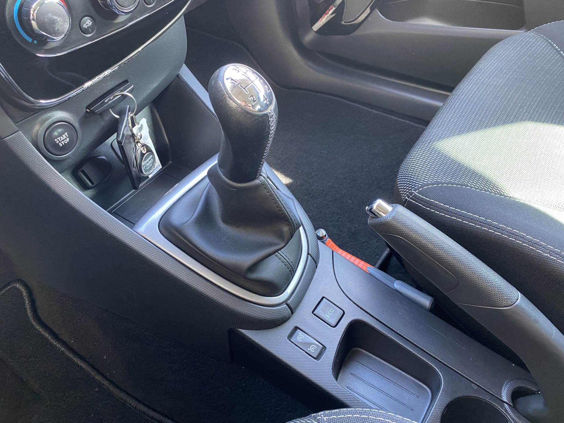 Renault Clio 0.9 TCe ECO Night&Day 90 pk | dealer onderh. | navigatie | cruise control | parkeersensor | privacy glas | airco | NL auto