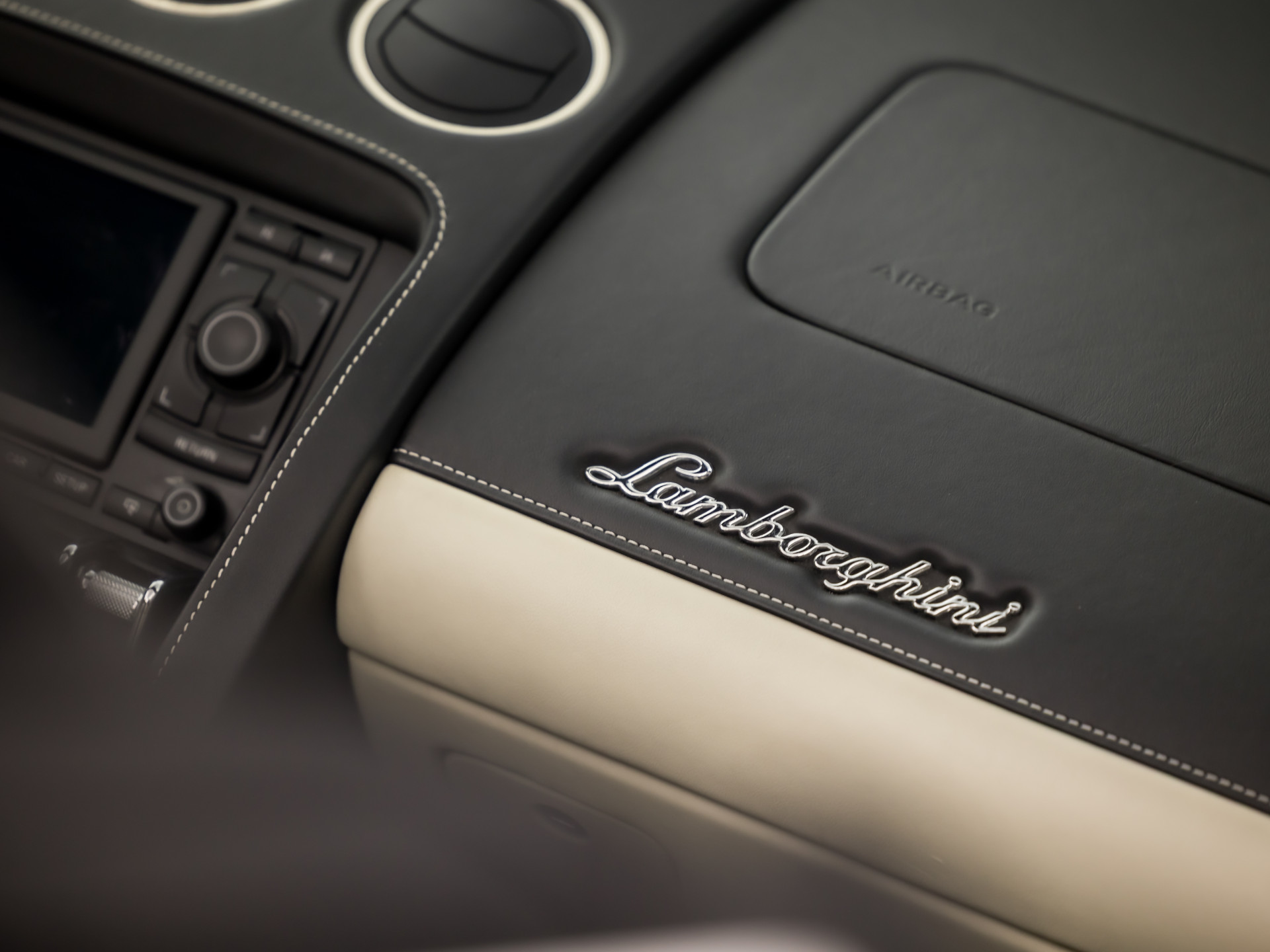 Lamborghini Gallardo 5.2 V10 LP560-4 Automaat 561Pk (FACELIFT, FRONT LIFT, CAMERA, LEDEREN SPORTSTOELEN, SOFT TOP, NAVIGATIE)