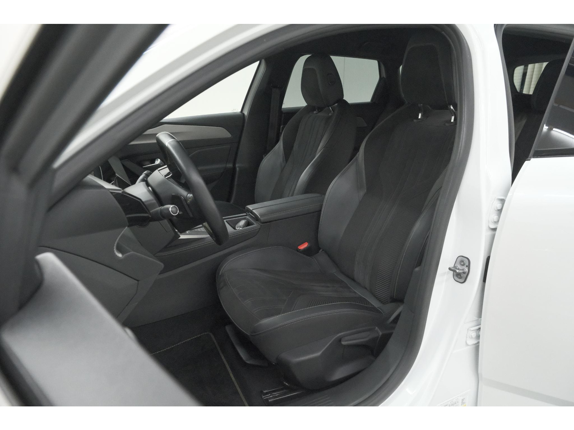 Peugeot 308 SW 1.6 HYbrid 180 GT Pack Business | Trekhaak | 360 Camera | Adaptieve Cruise Control | Elektronische Kofferklep